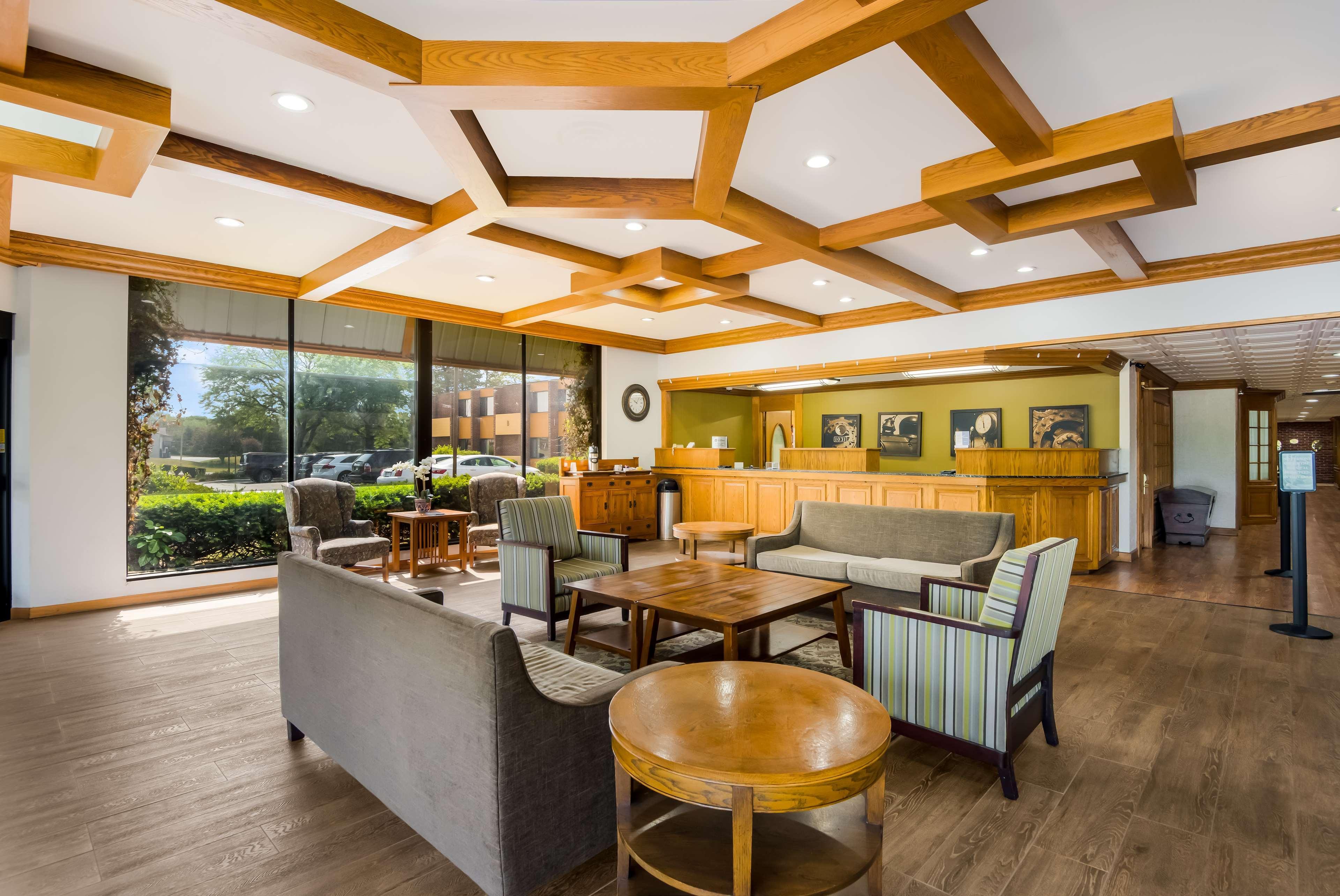 Vista Lobby Best Western Prairie Inn & Conference Center