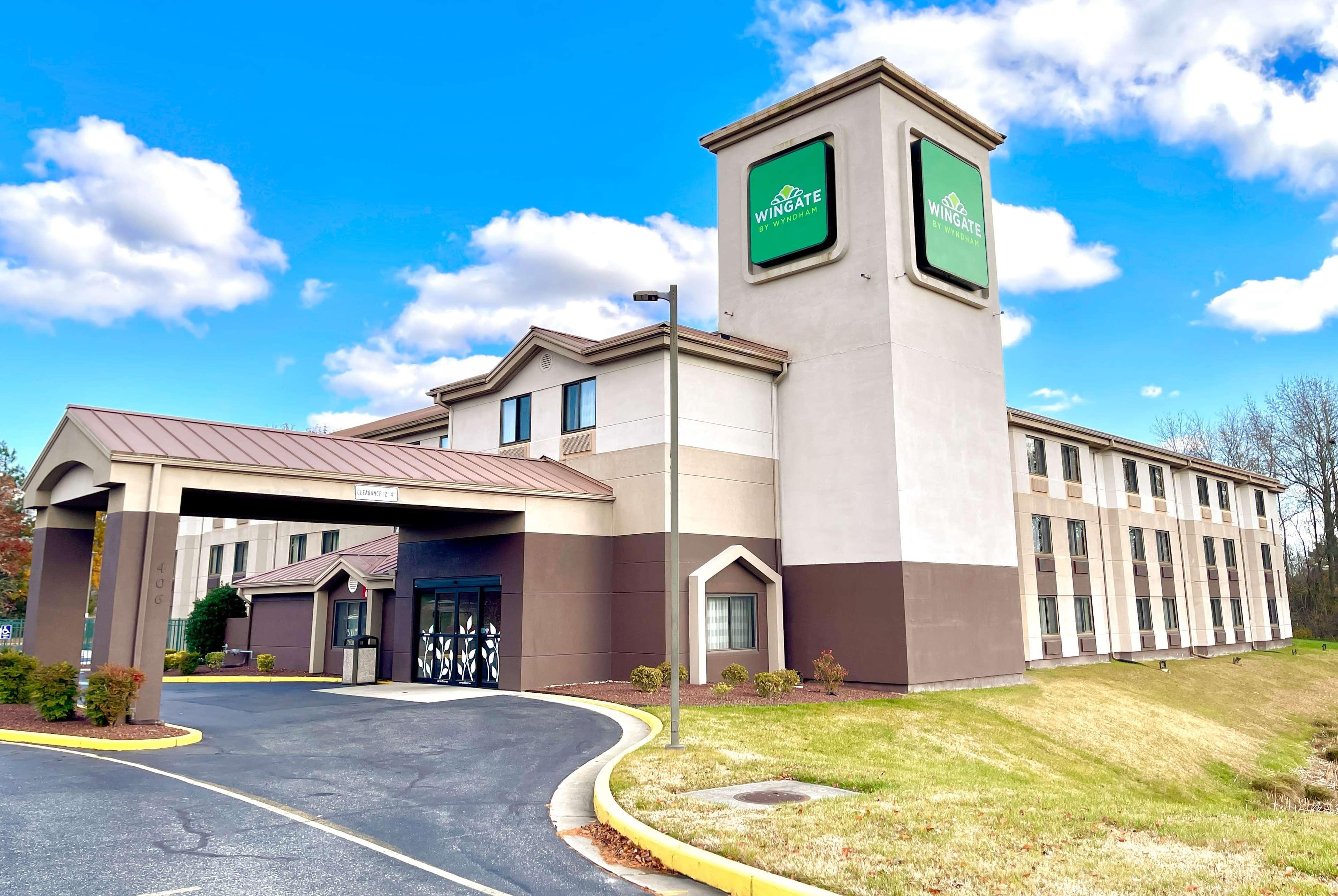 Vista Exterior Wingate by Wyndham Salisbury