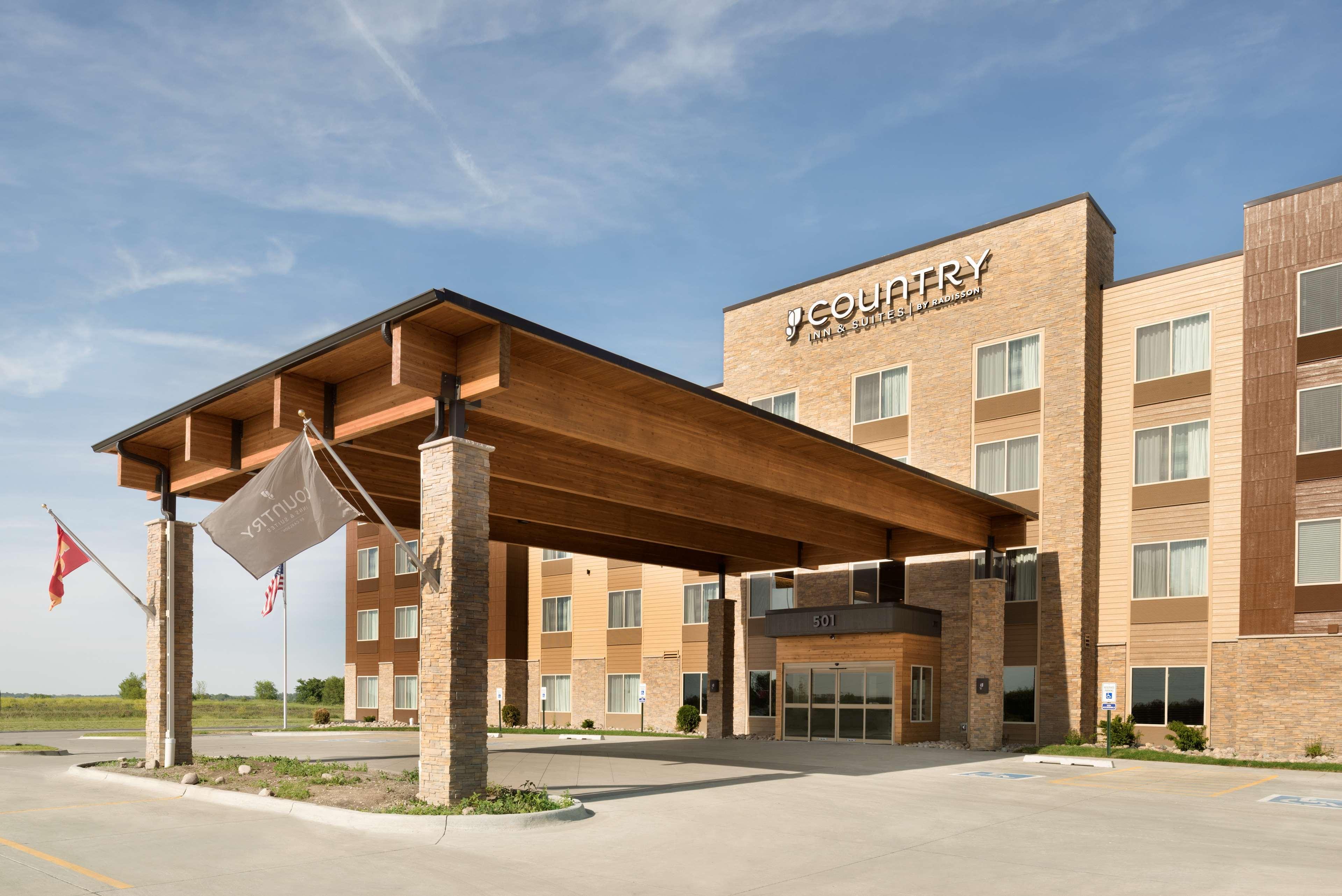 Vista Exterior Country Inn & Suites by Radisson Indianola IA
