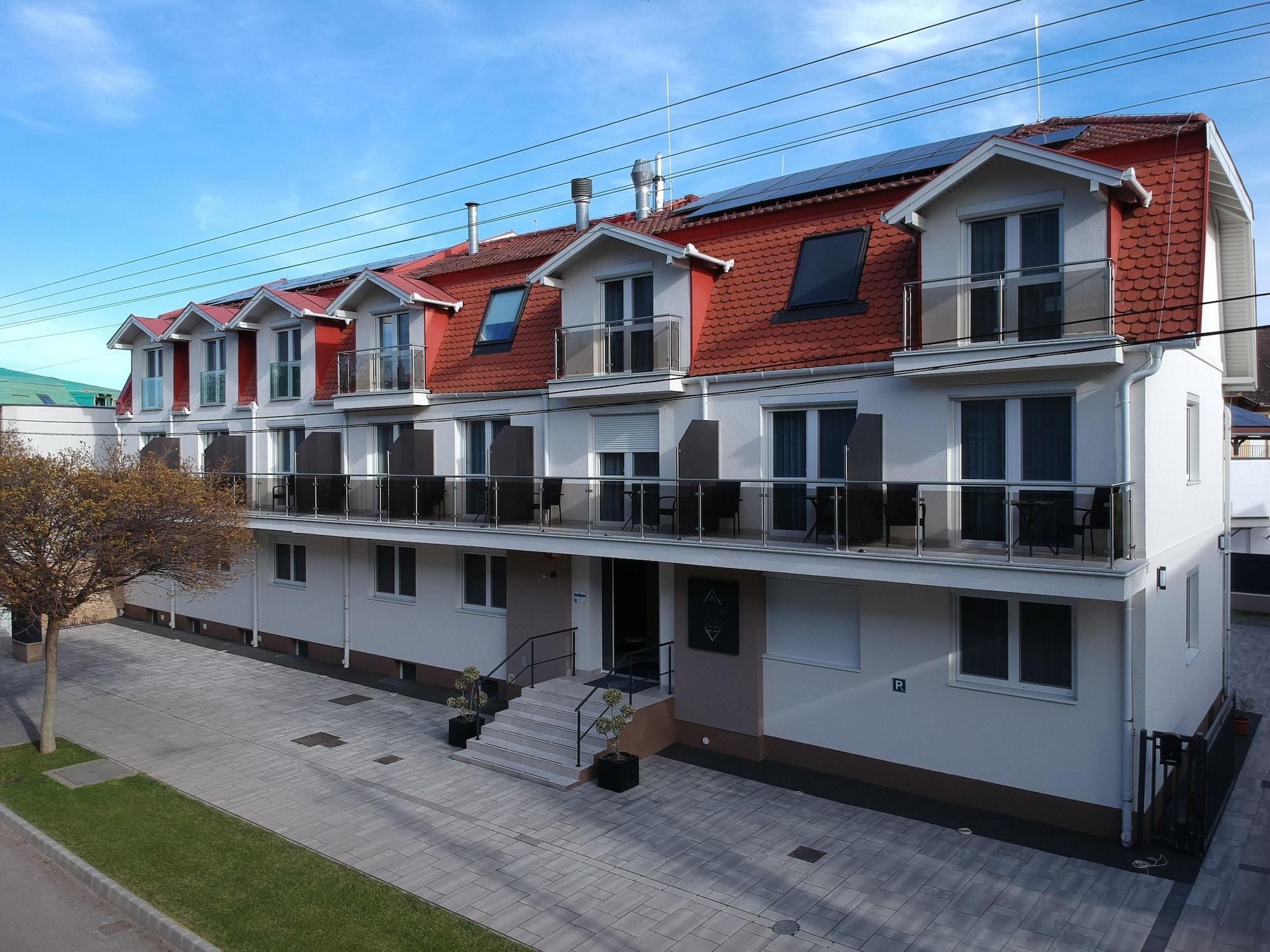 Vista Exterior Crystal Hotel