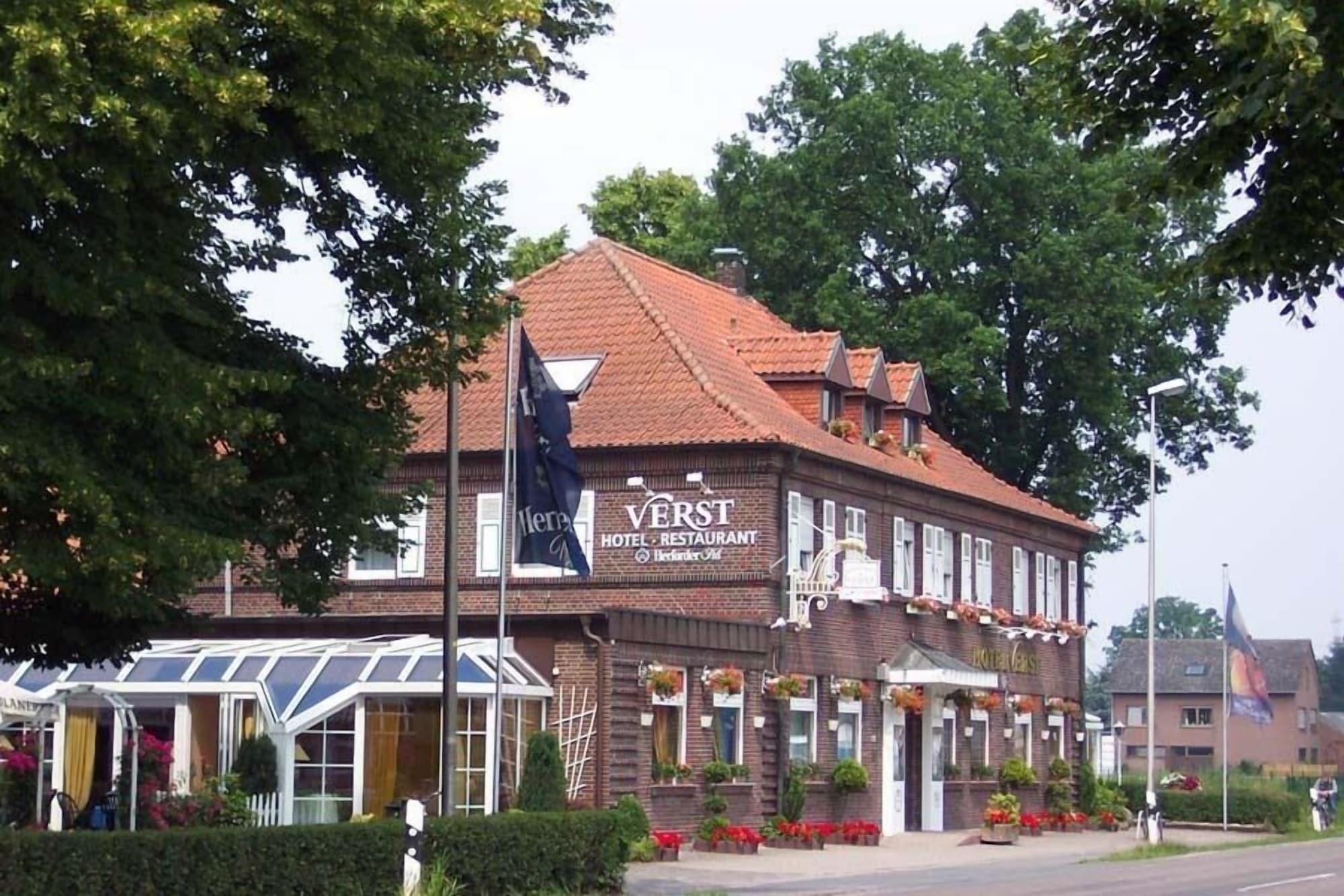 Vista Exterior Hotel Restaurant Verst