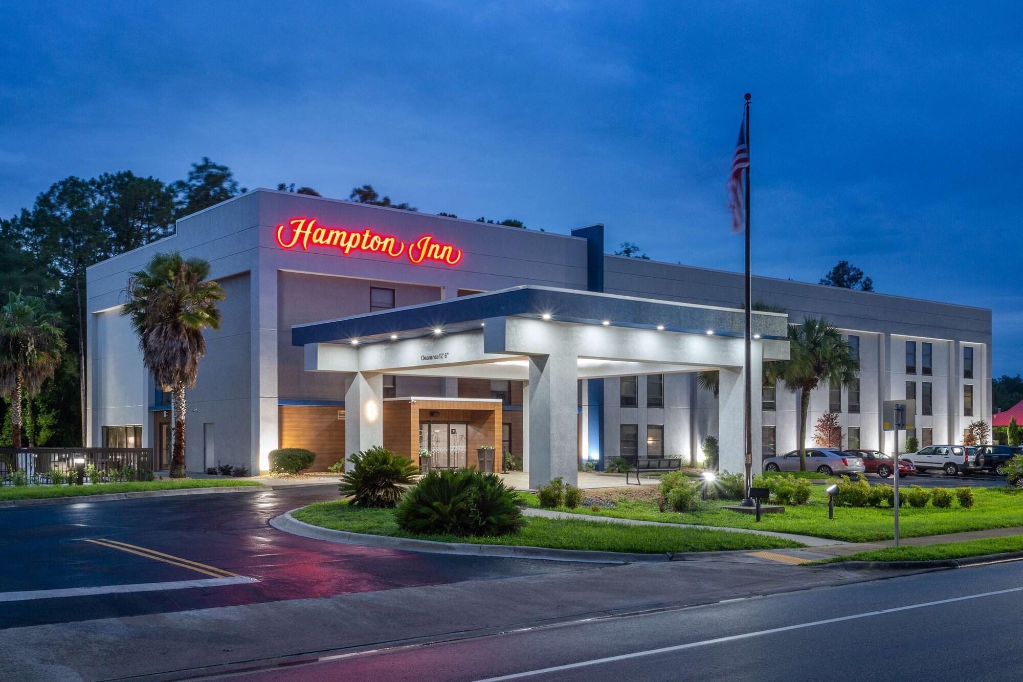 Vista Exterior Hampton Inn Perry