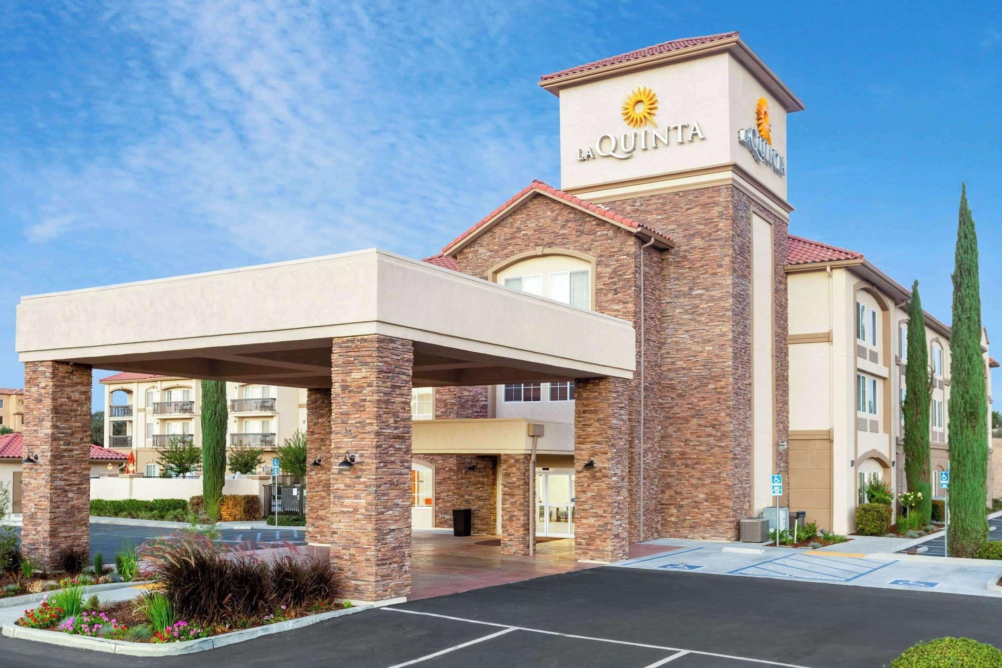 Vista Exterior La Quinta Inn & Suites by Wyndham Paso Robles