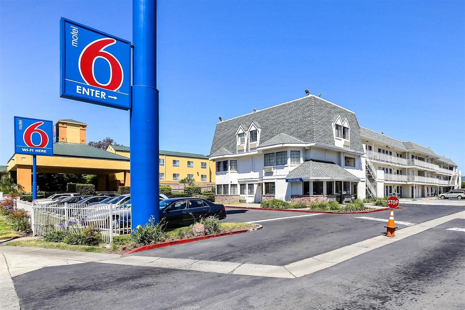 Varios Motel 6 Oakland Airport
