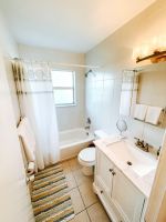 Arriendo temporal - Lovely Dog-Friendly Oasis ~ Walk to Beach ~ Office