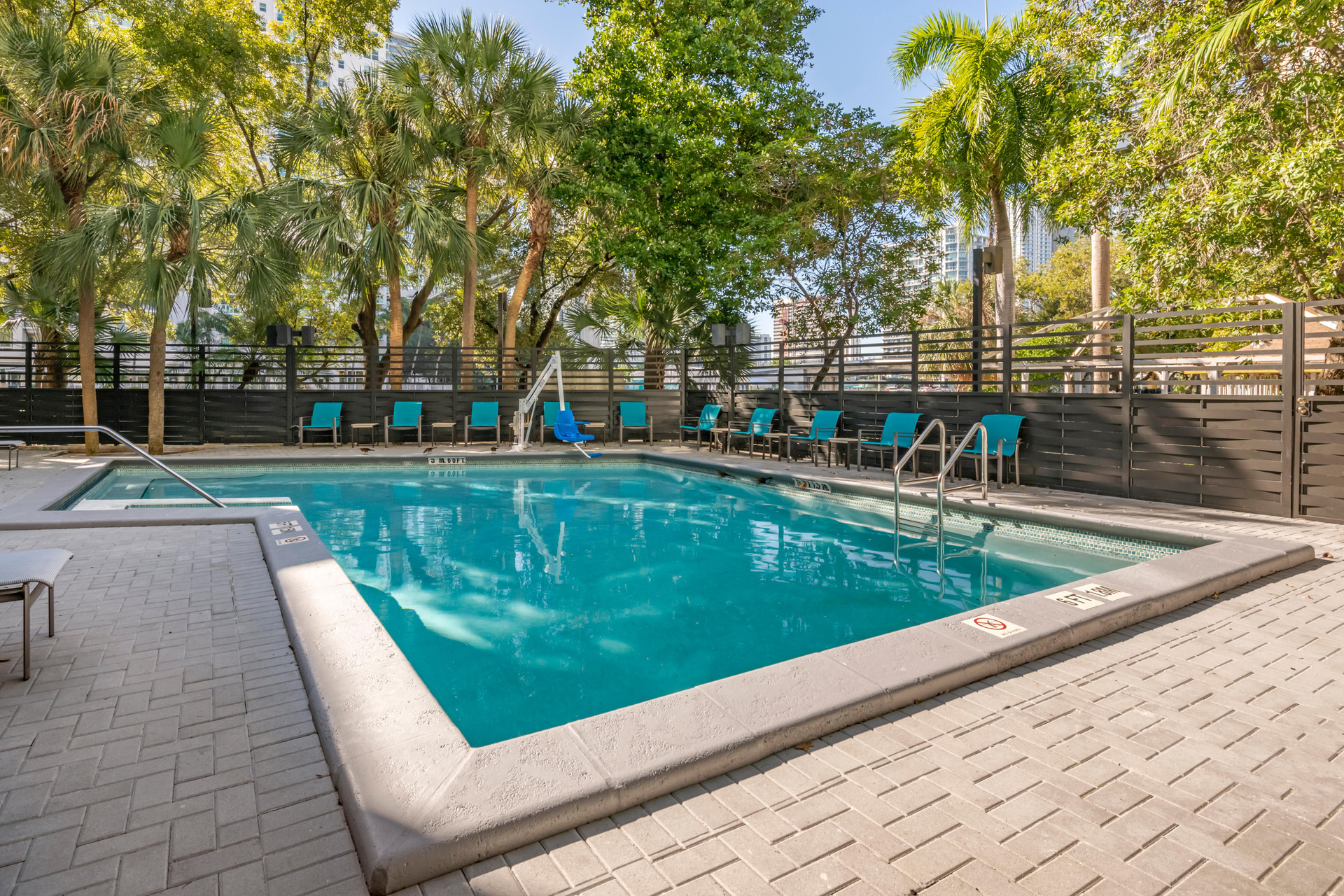 Vista Piscina Comfort Inn & Suites Downtown Brickell - Port of Miami