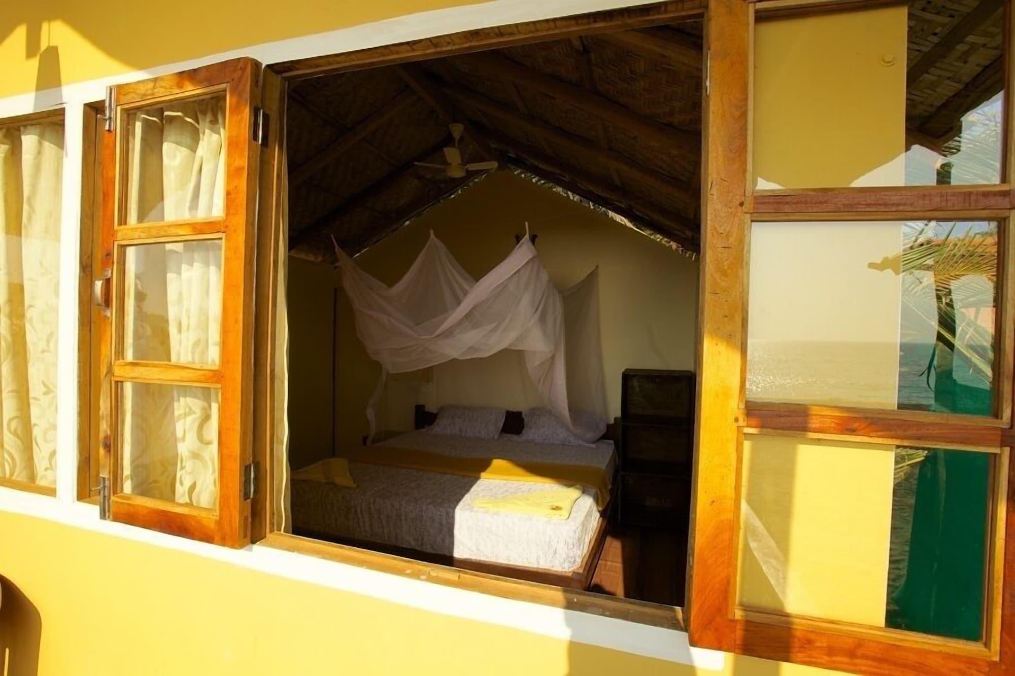 Vista Exterior Sea Front Patnem Beach Huts