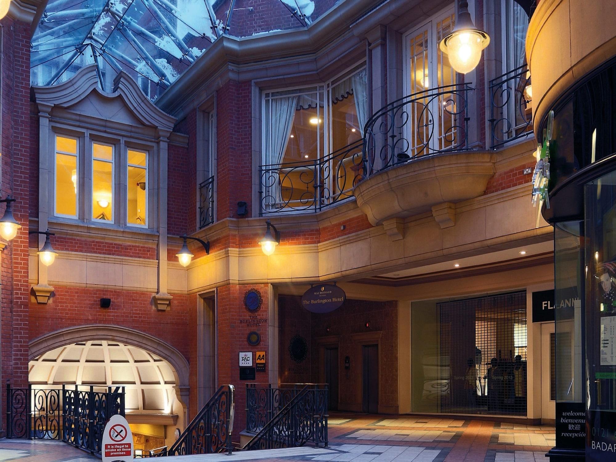 Vista Exterior Macdonald Burlington Hotel