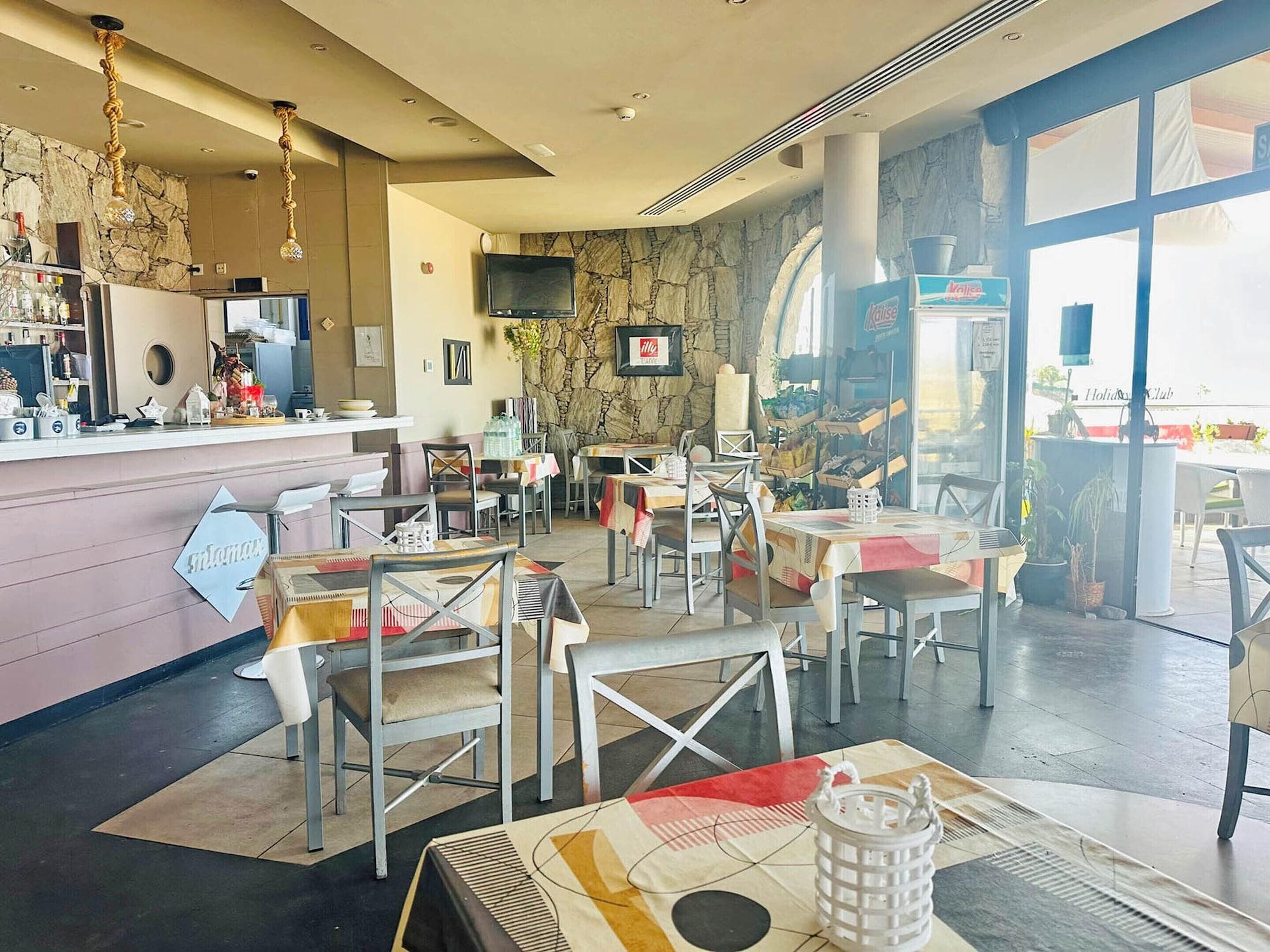 Restaurant Holiday Club Jardin Amadores