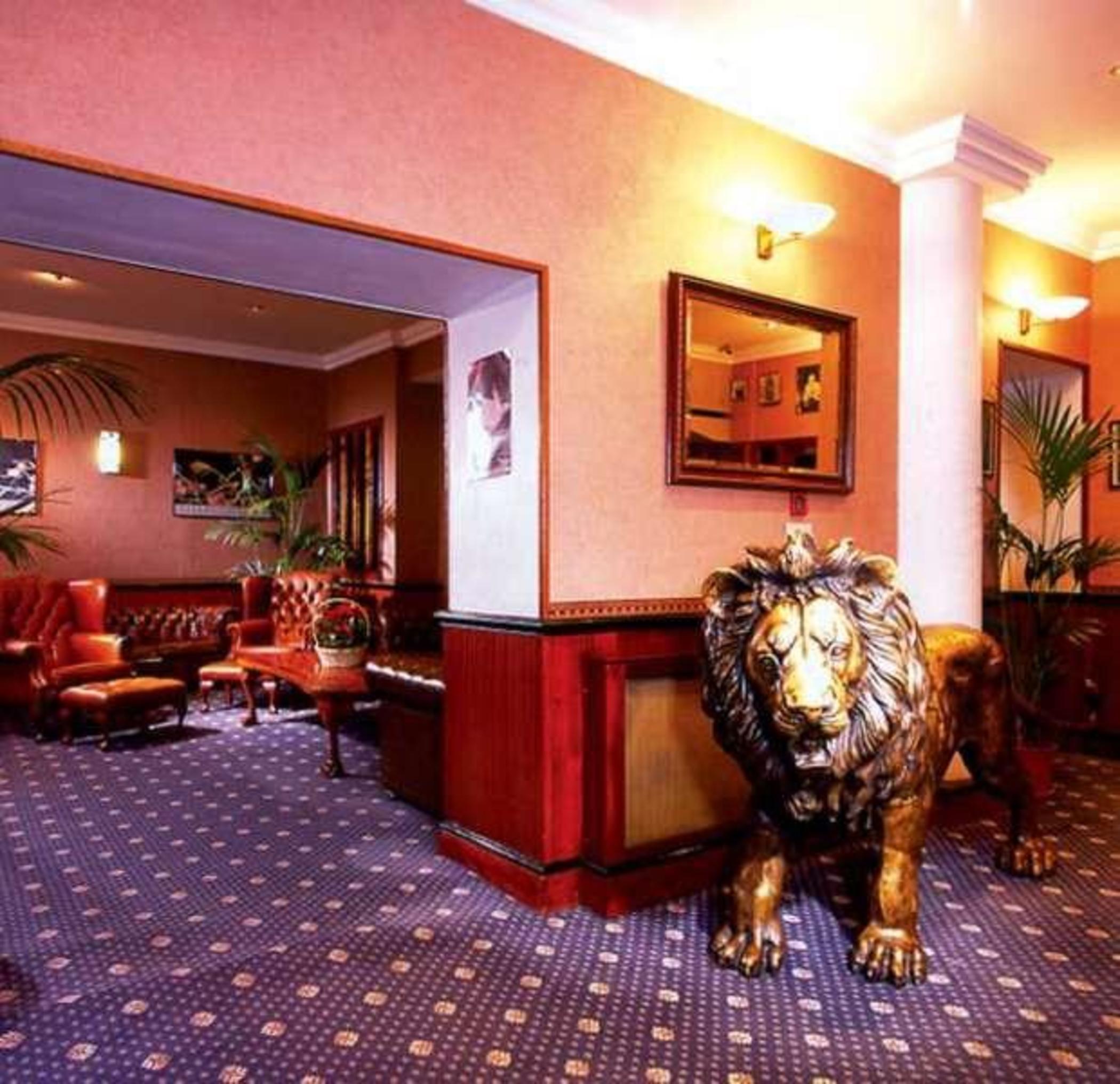 Vista Lobby Mitre House Hotel