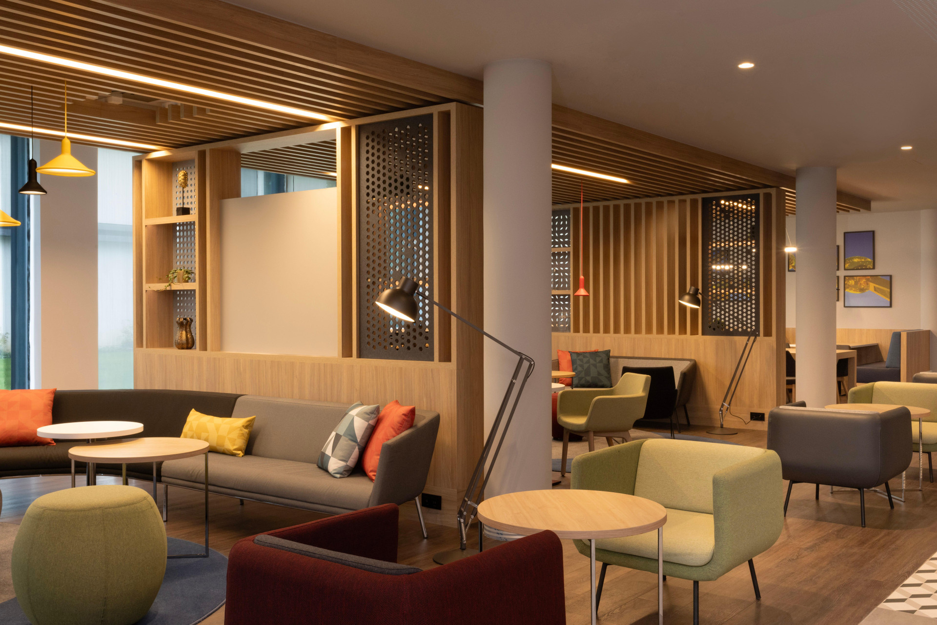 Bar/Salón Holiday Inn Express Brussels Airport by IHG