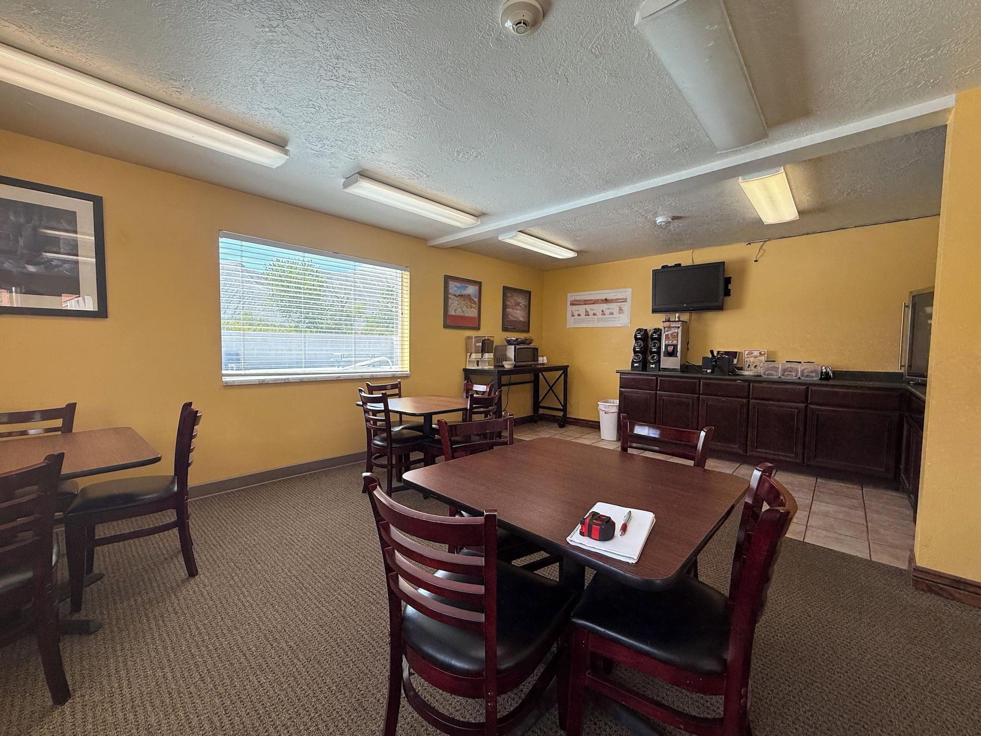 Restaurant Cathedral Valley Inn