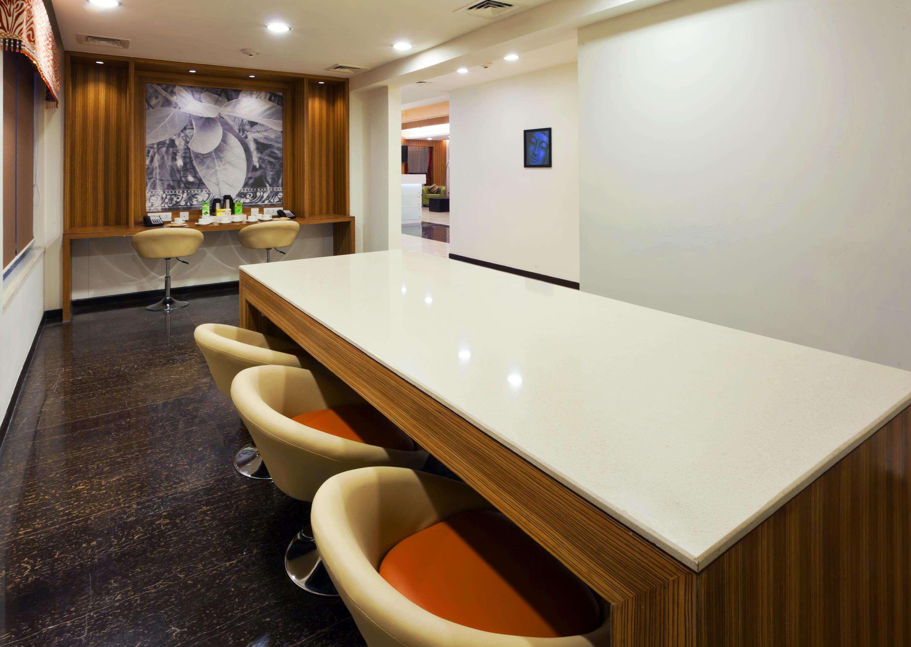Vista Lobby Hampton by Hilton Vadodara-Alkapuri
