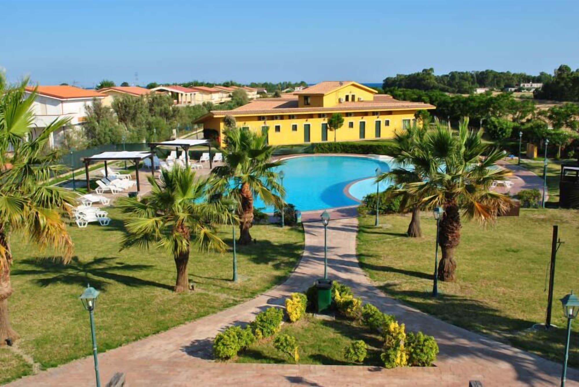 Vista Piscina Marina del Marchese Beach Resort
