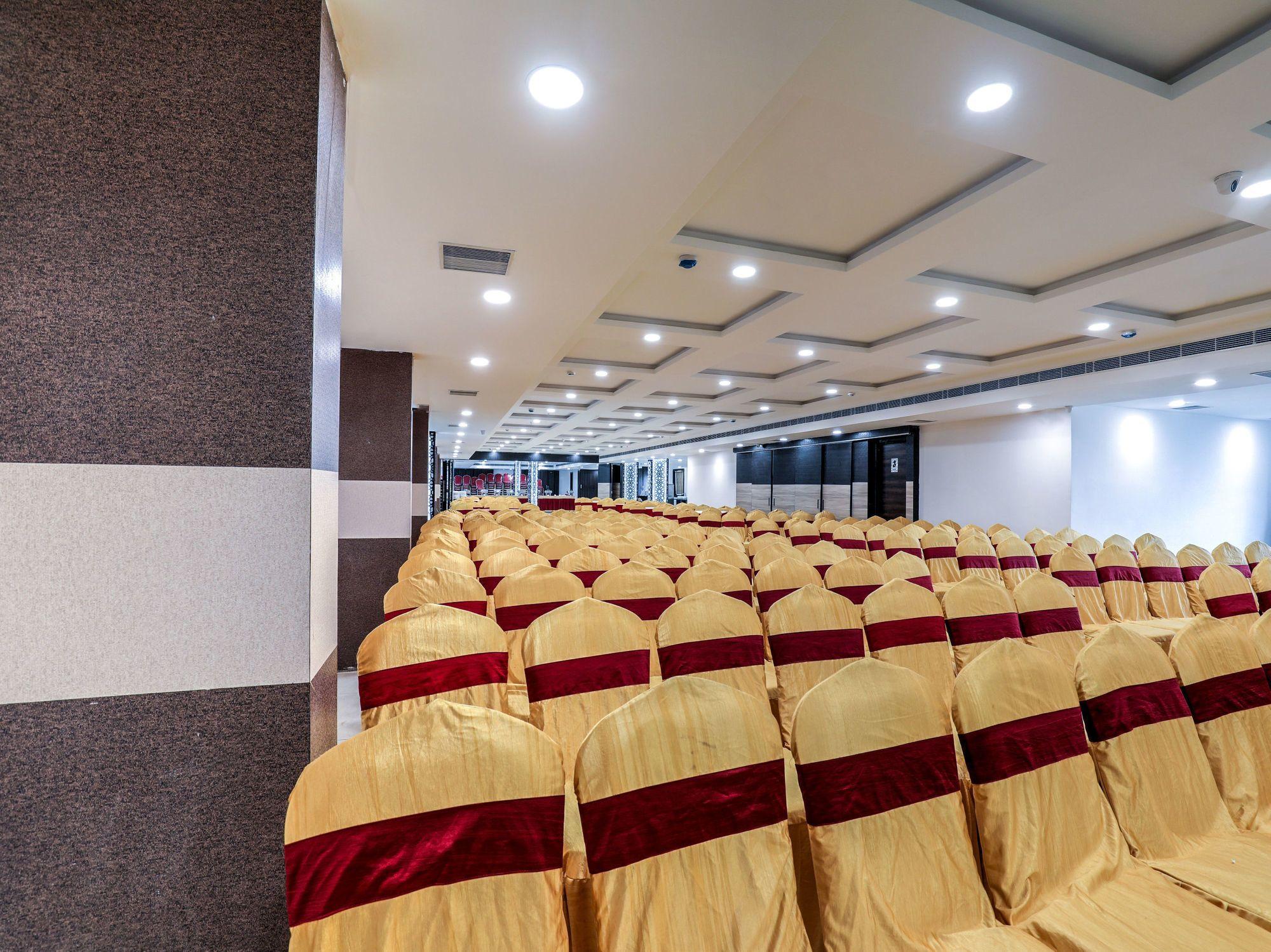 Salón de Baile OYO 14859 Akshara grand