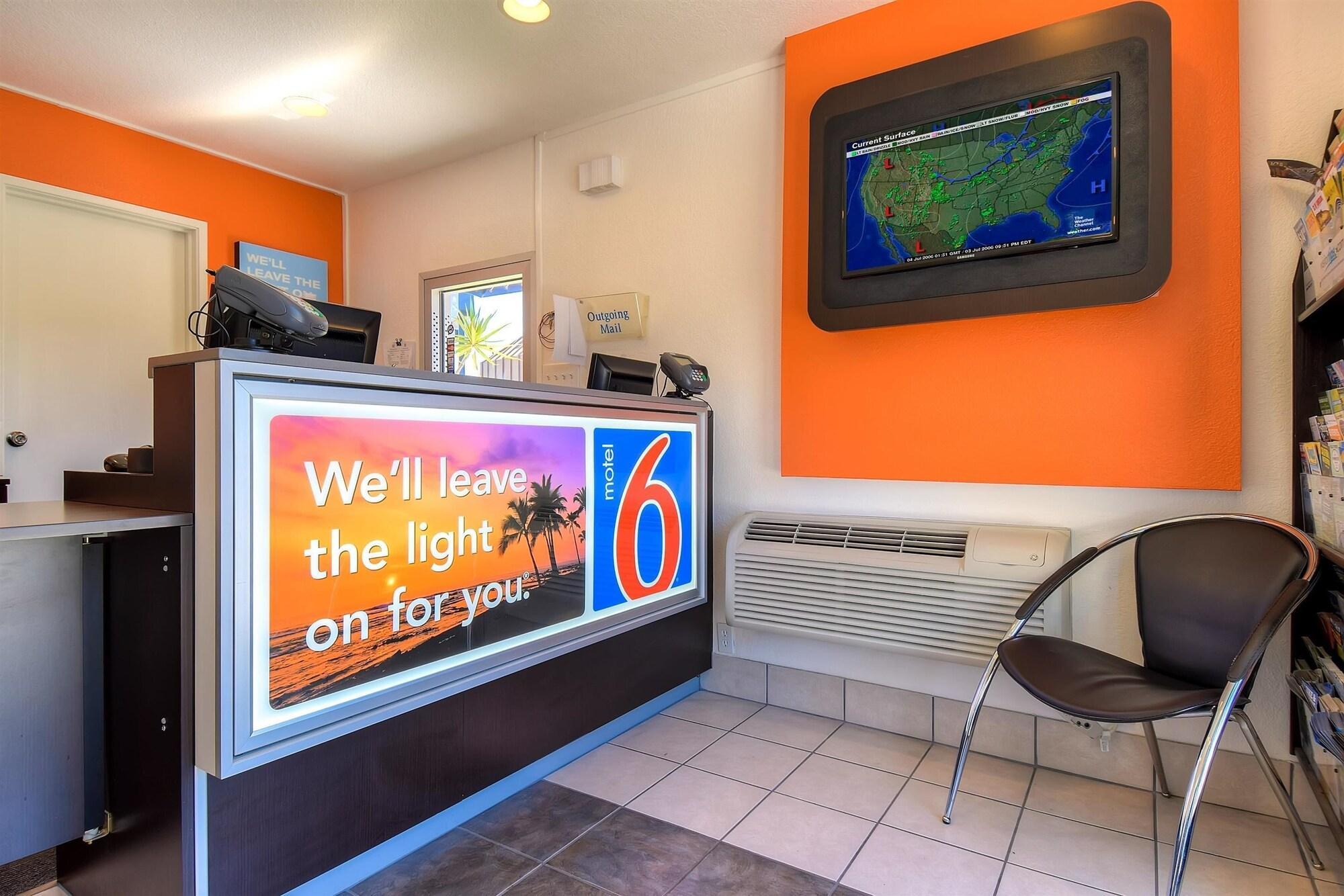 Vista Lobby Motel 6 San Diego North