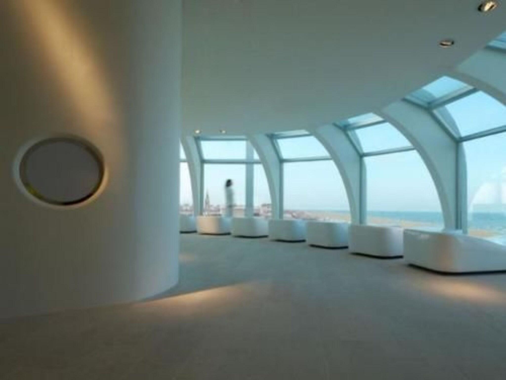 Vista Lobby i-Suite Hotel