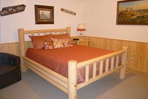 Alquiler Vacacional - Summer '26 Available! 4700 sq ft log home on 5 acres overlooking Hebgen Lake.