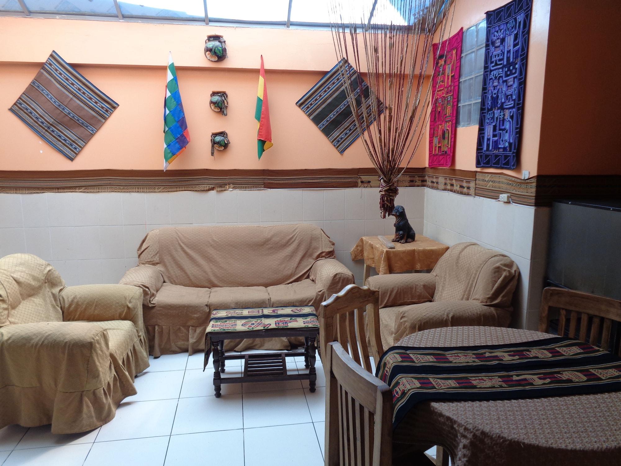 Vista Lobby Hostal Oro Blanco