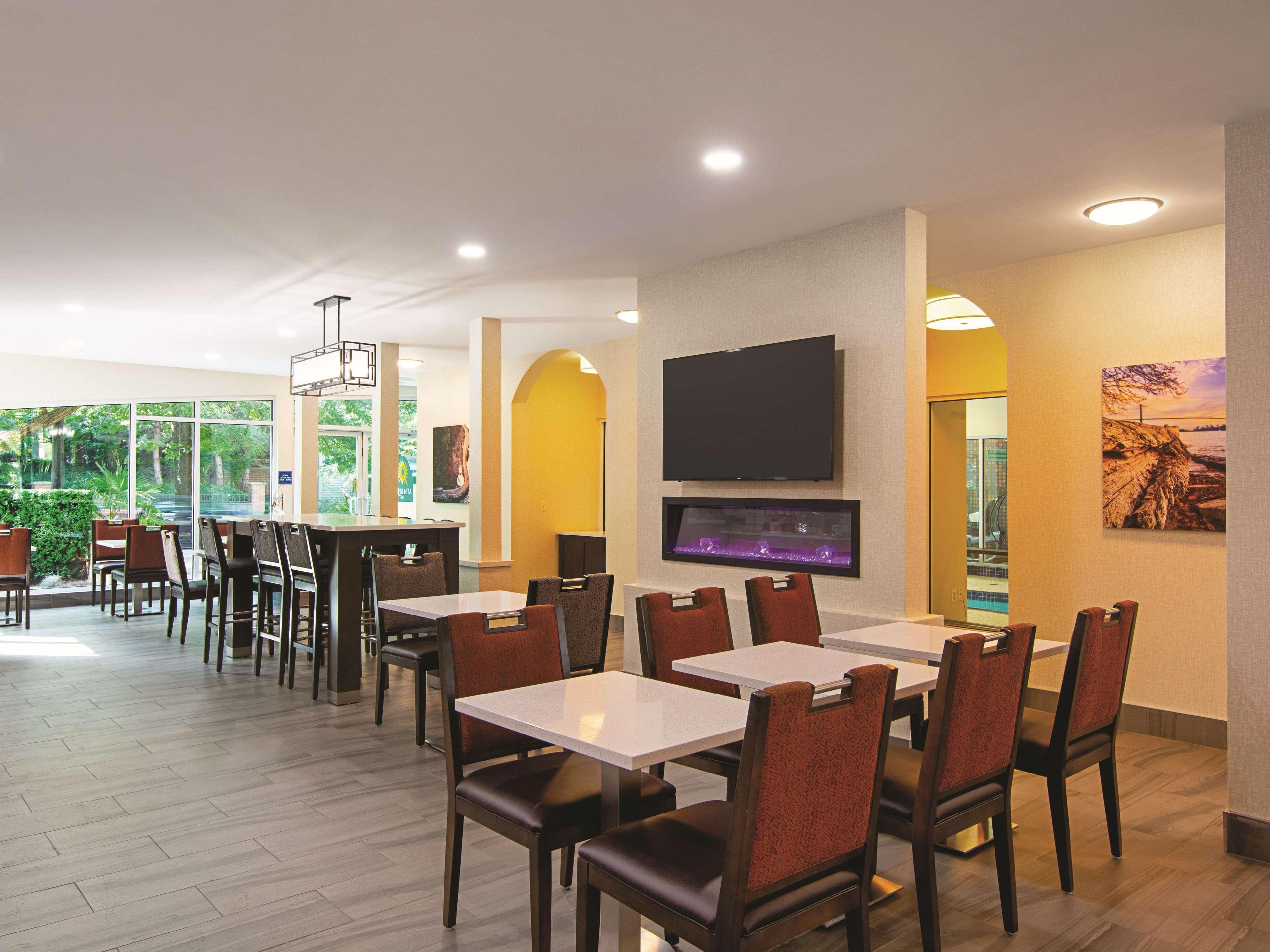 Restaurant La Quinta Inn Vancouver Airport