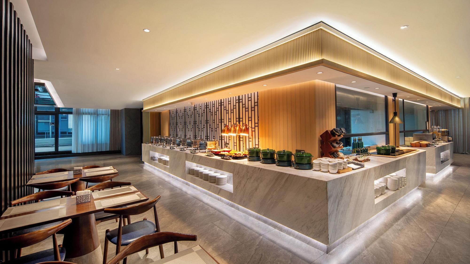 Restaurant Holiday Inn Express Guangzhou Baiyun Airport T2 by IHG