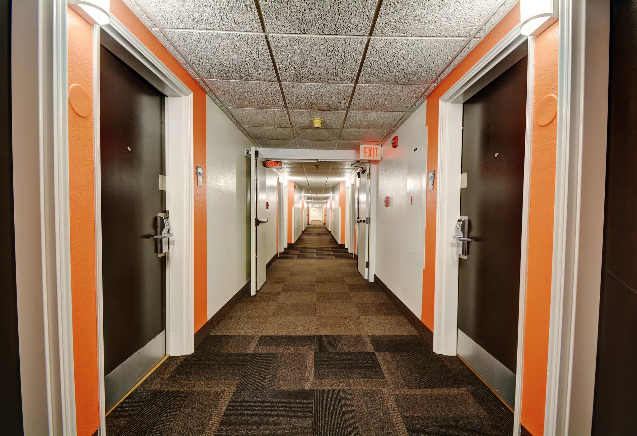 Vista Lobby Motel 6 Newport, RI