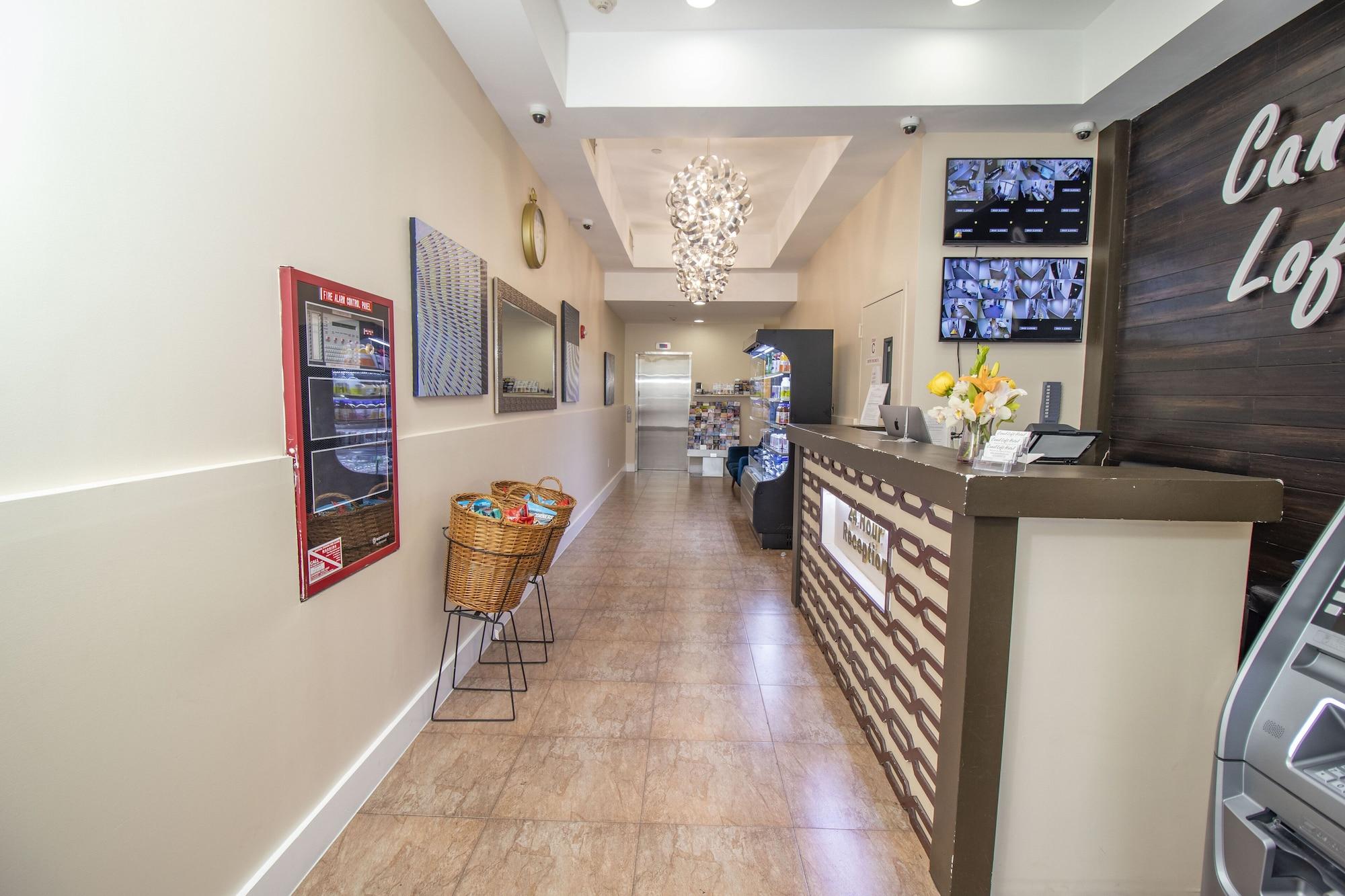 Vista Lobby Canal Loft Hotel