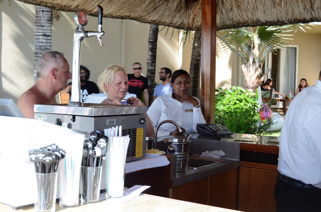 Bar/Salón Villas Caroline Resort