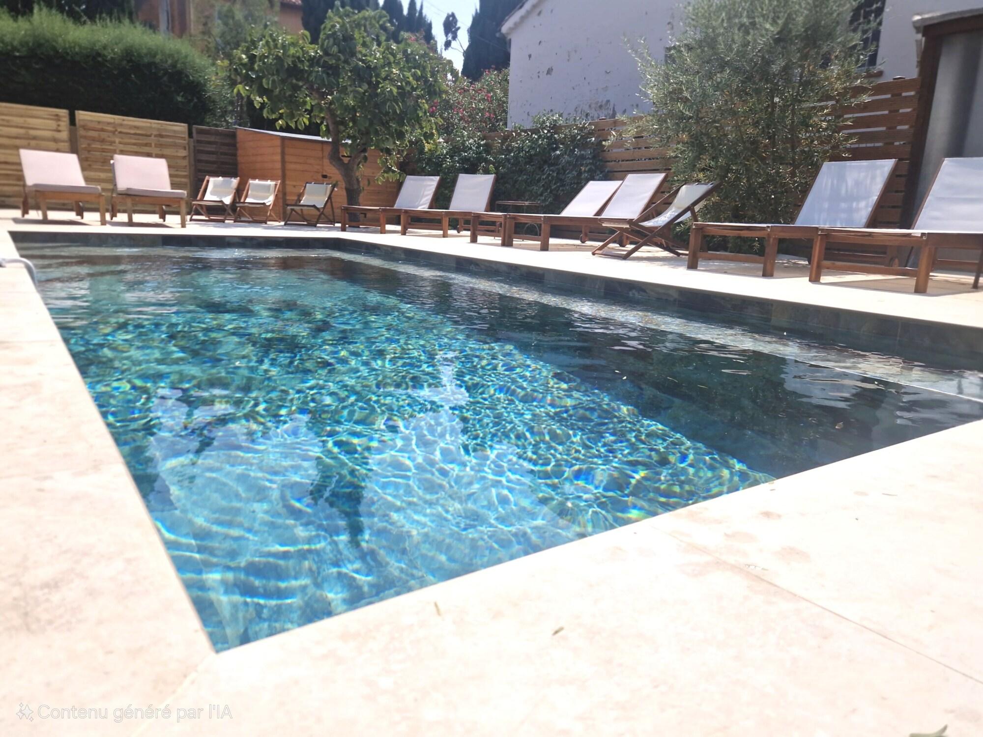 Vista Piscina Hôtel La Petite Bohème