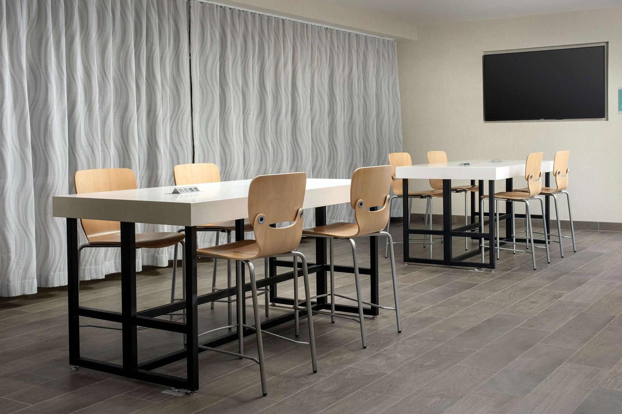 Restaurant Home2 Suites by Hilton Owings Mills