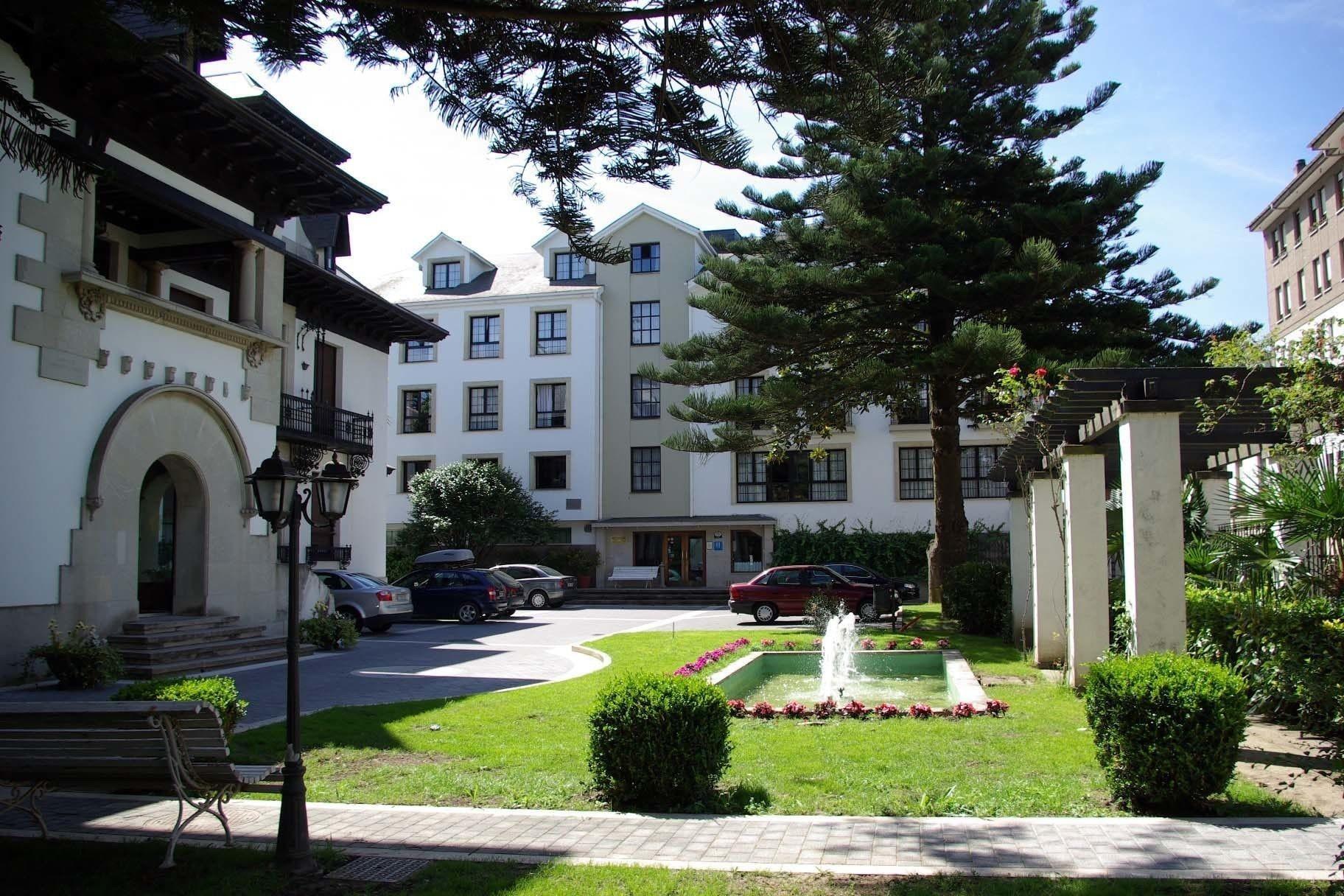 Vista Exterior Palacio Arias & Hotel y Apartamentos Arias