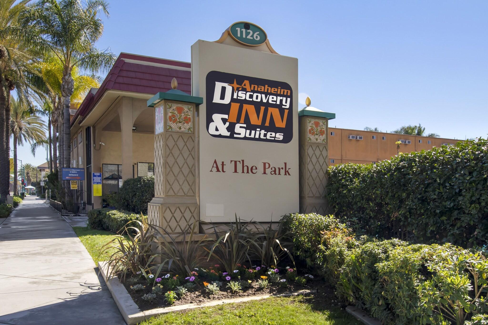 Vista Exterior Anaheim Discovery Inn & Suites