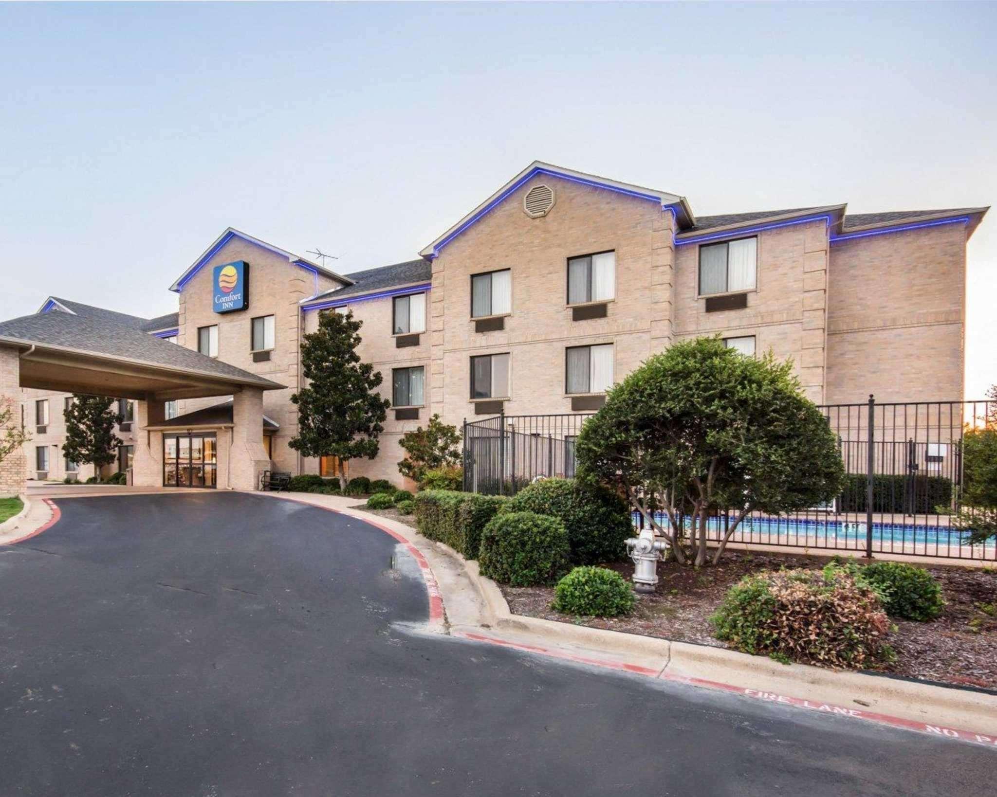Vista Exterior Comfort Inn & Suites Mansfield