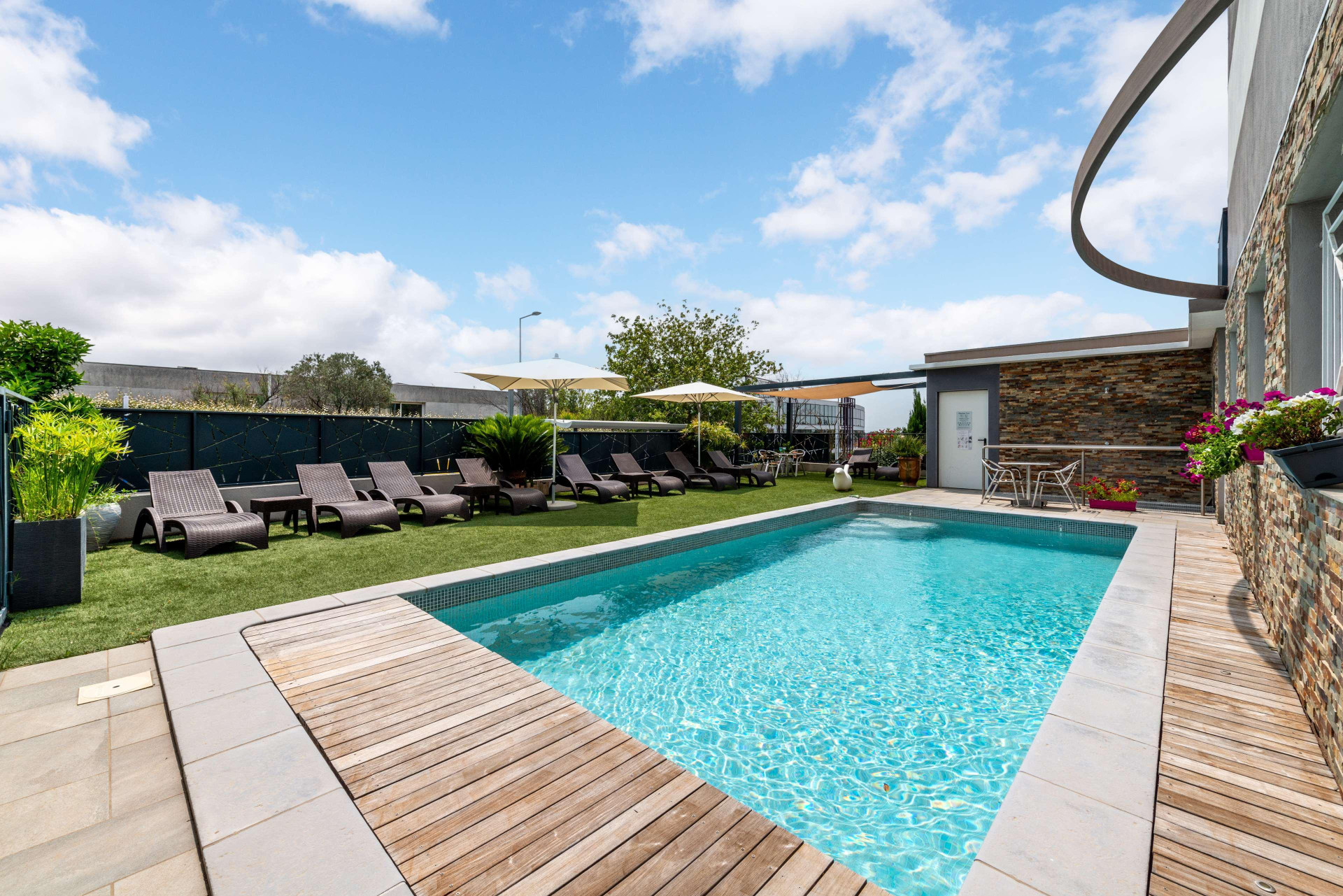 Vista Piscina Sure Hotel by Best Western Beziers Le Monestie
