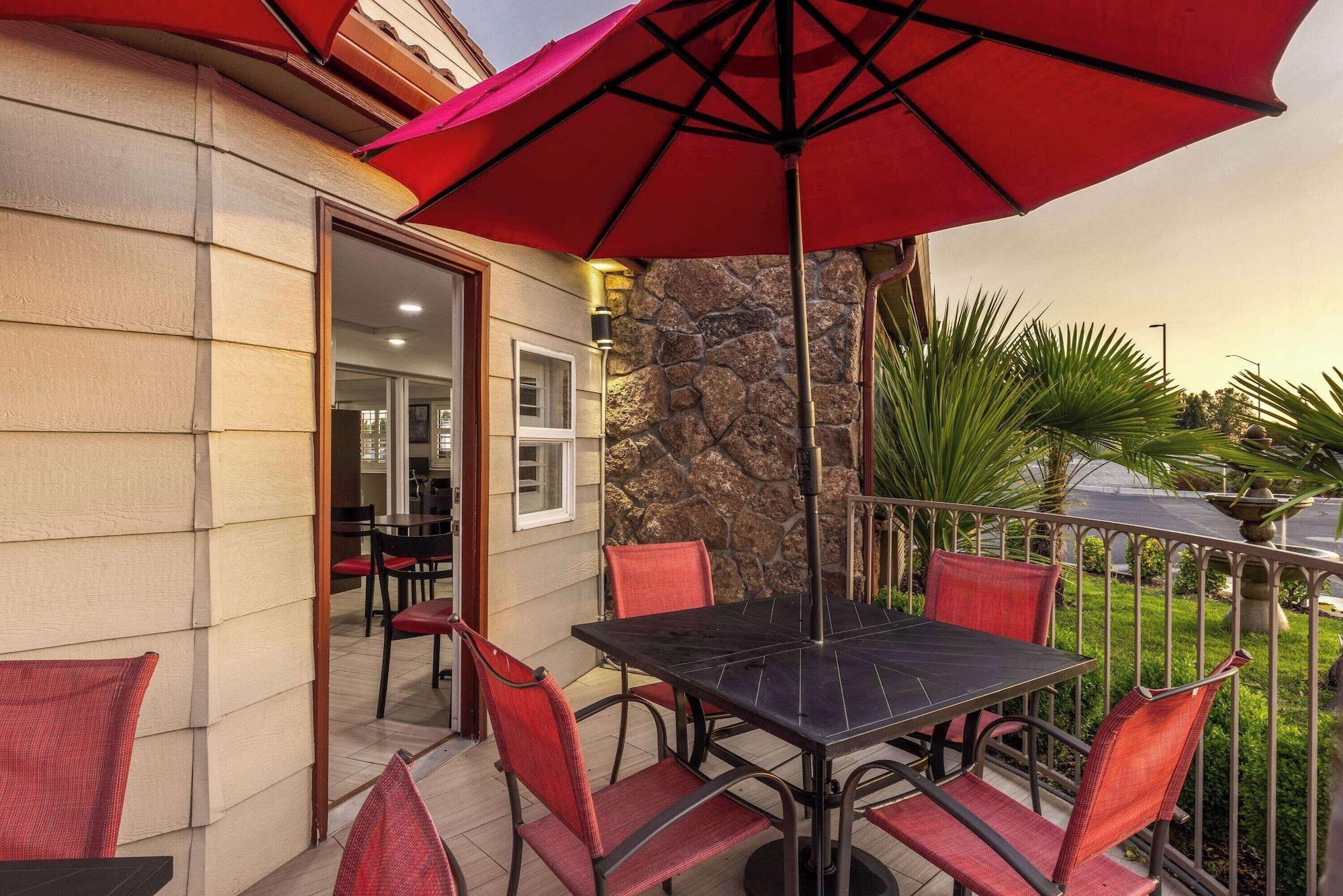 Comodidades del Alojamiento Ramada by Wyndham Medford Airport North