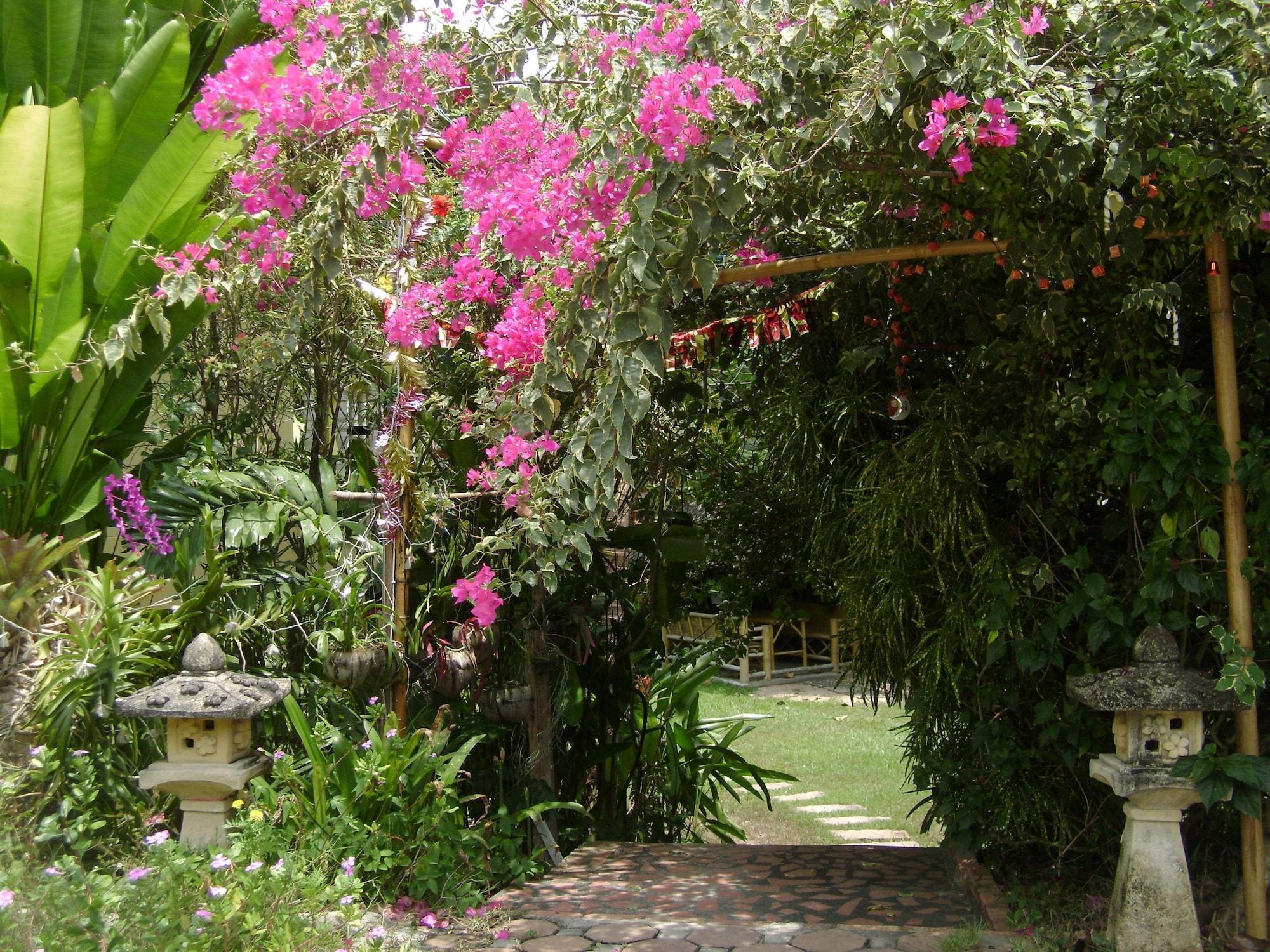 Vista Exterior Chez Charly Bungalow