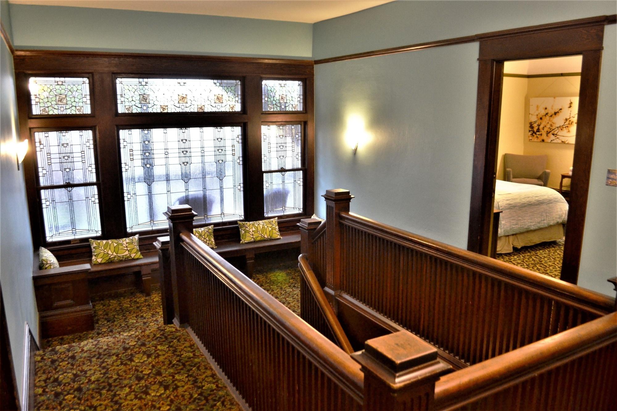 Varios Evermore Guesthouse