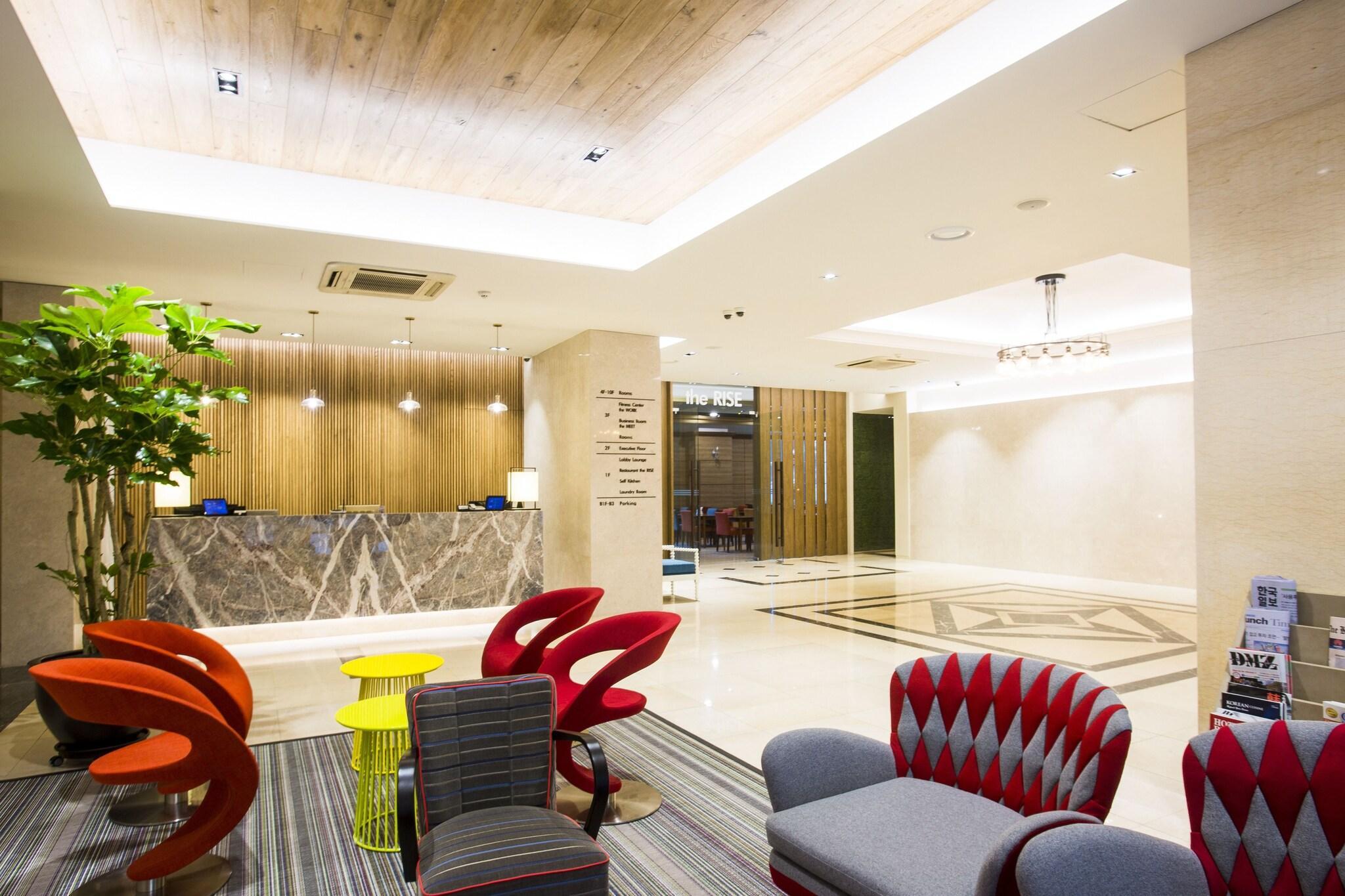 Vista Lobby Polaris Hotel