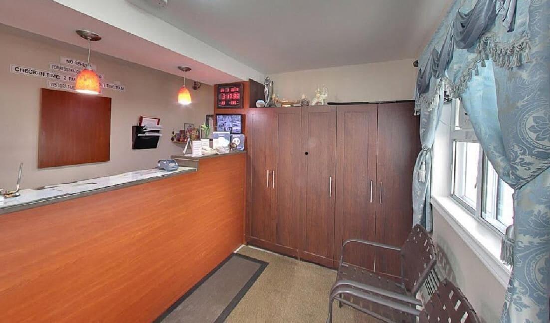 Vista Lobby Budget Inn Port Hope