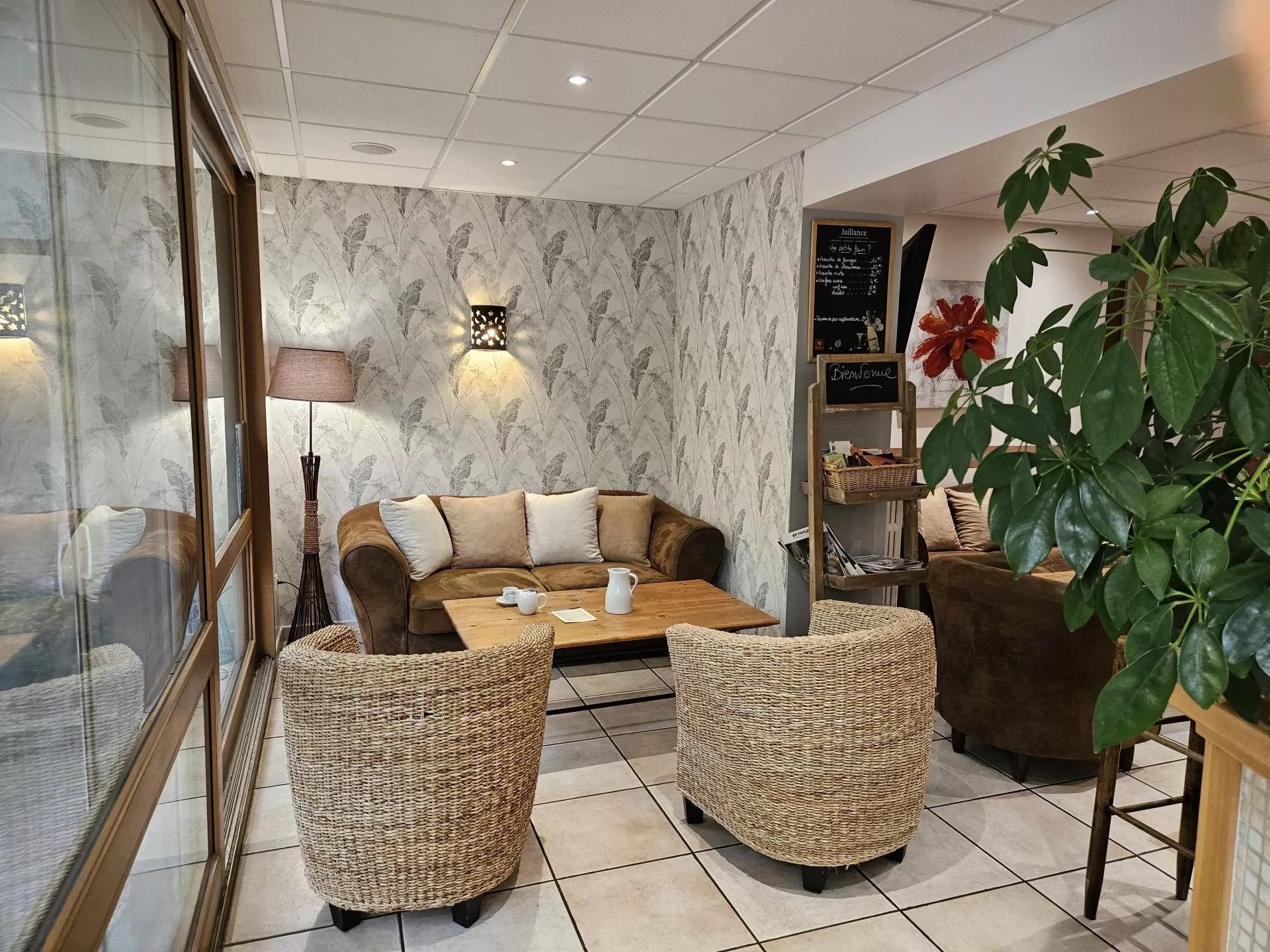 Vista Lobby Logis Hotel Le Mont Barral