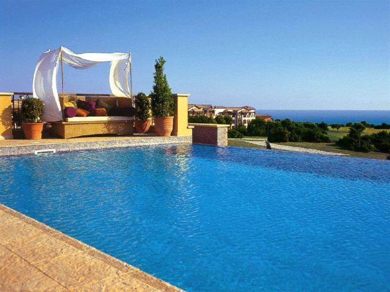 Vista Exterior Aphrodite Hills Hotel