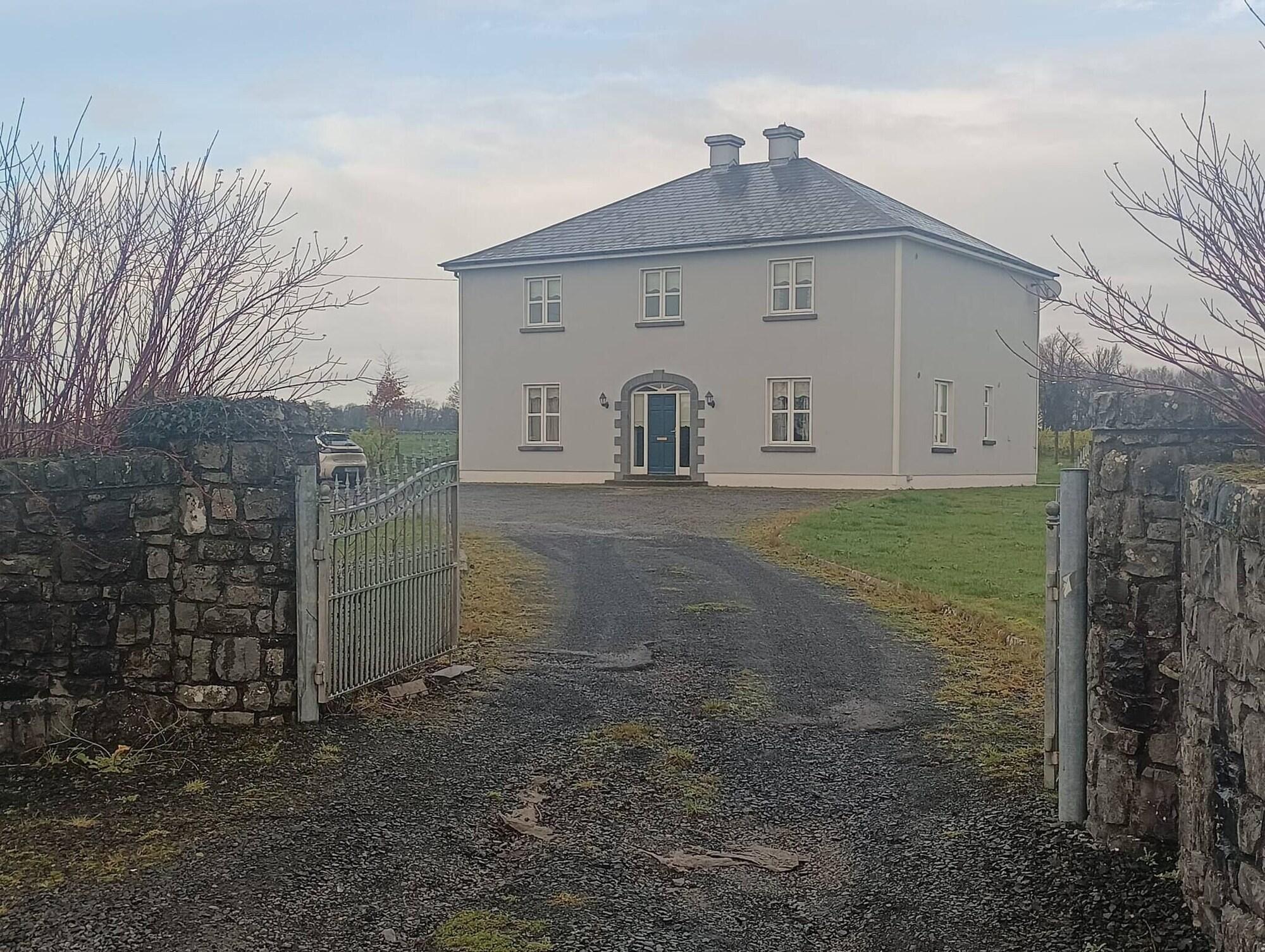 Vista Exterior Room-room 4, Williamstown, Ireland
