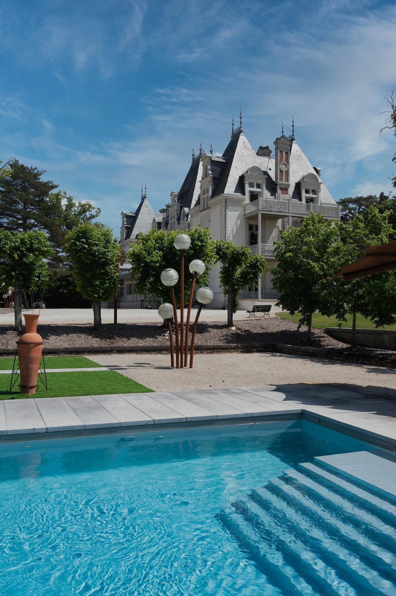 Vista Piscina Le Chateau de Maubreuil
