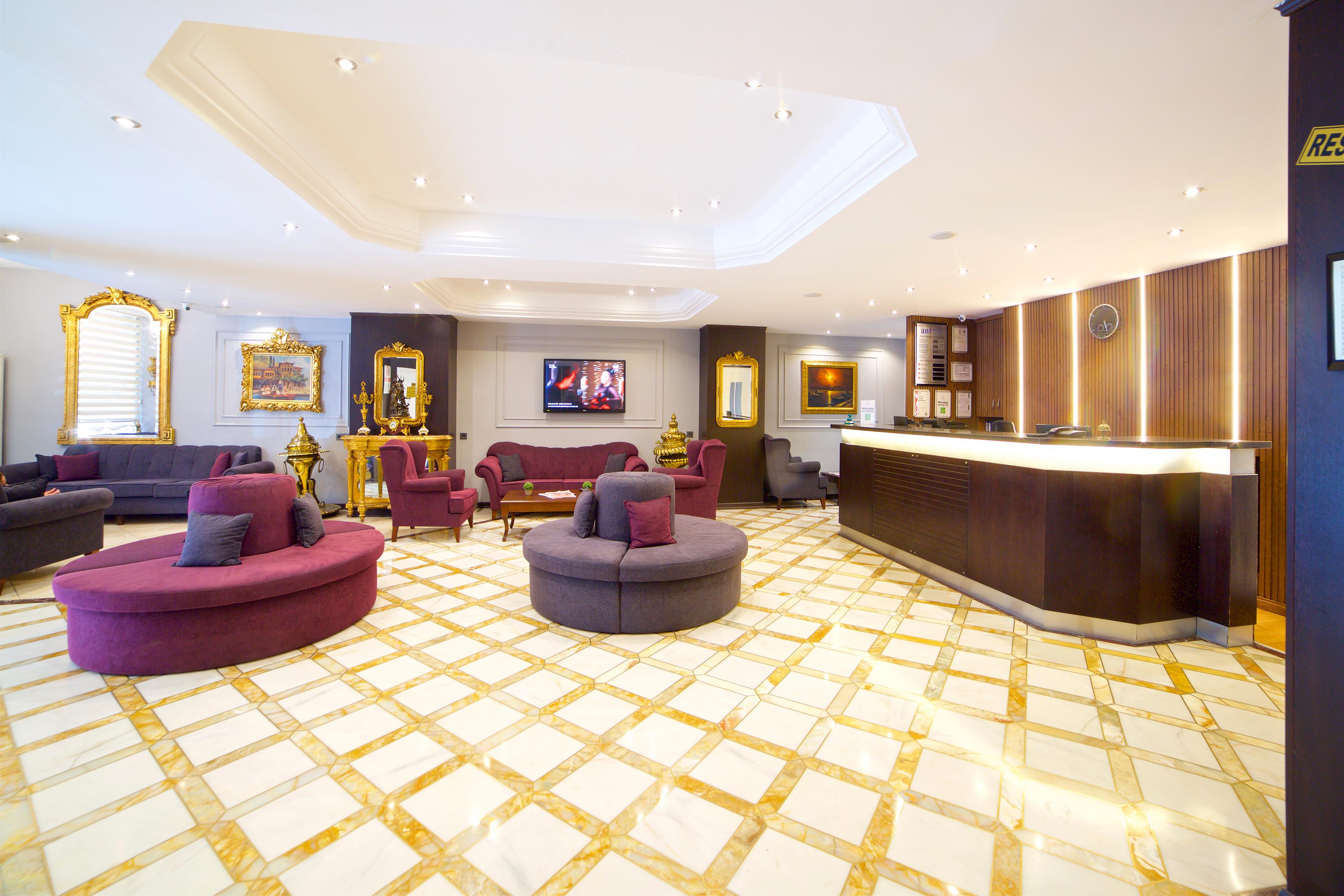 Vista Lobby Grand Ant Hotel