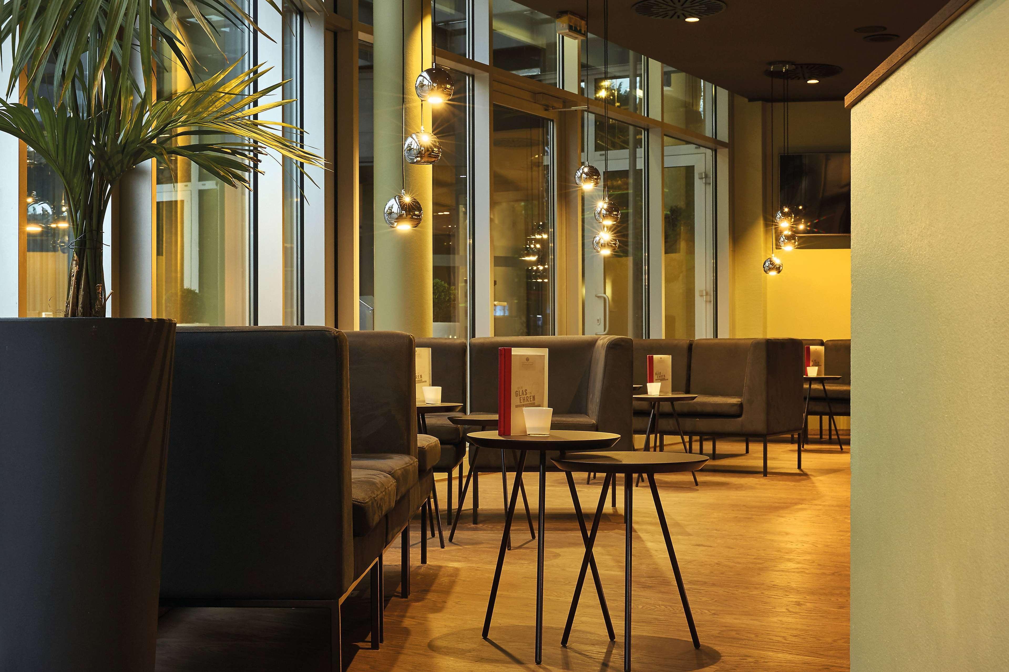 Bar/Salón H4 Hotel Kassel