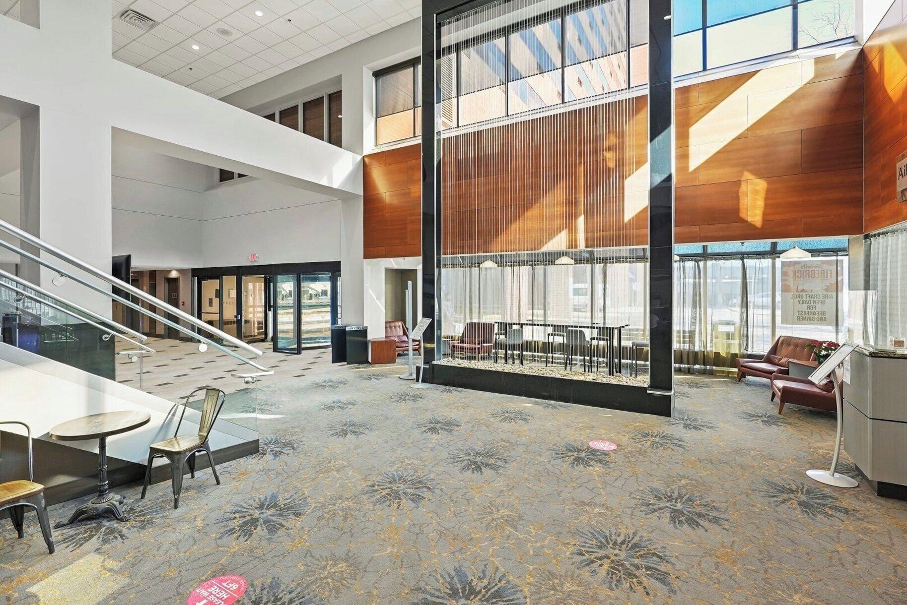Vista Exterior Crowne Plaza Suites MSP Airport - Mall of America by IHG
