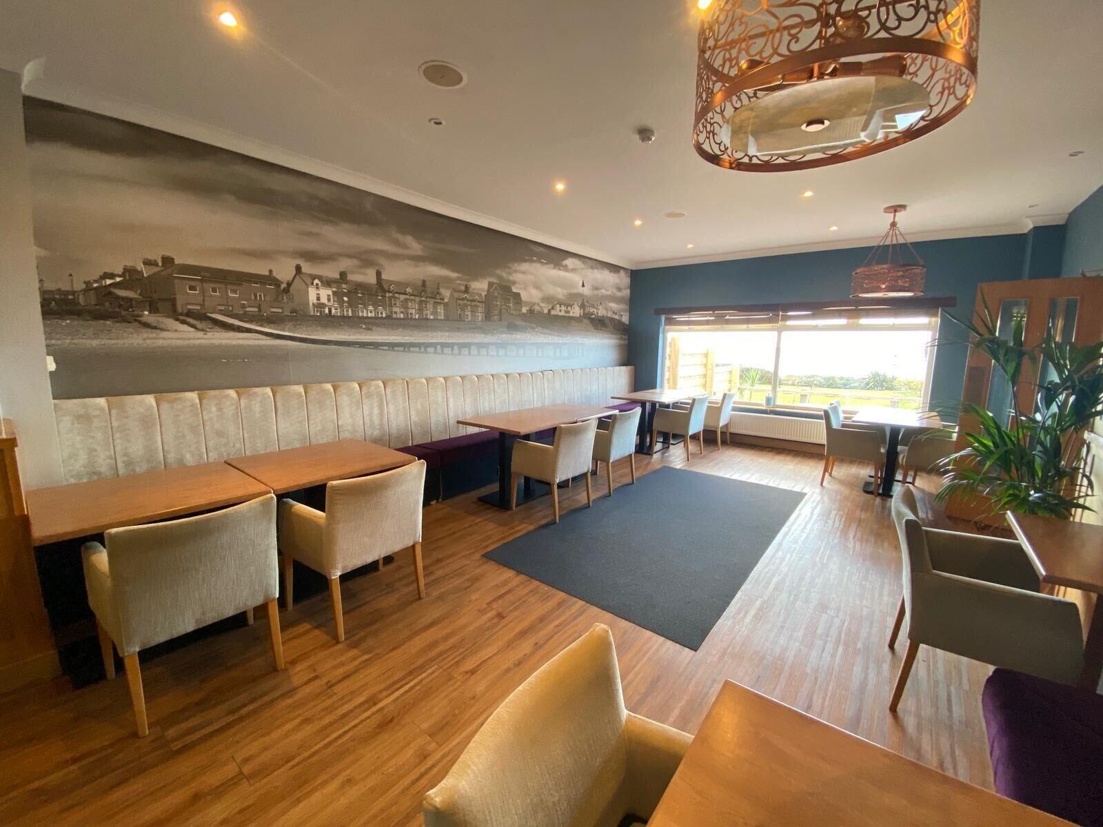 Varios Calder House Hotel