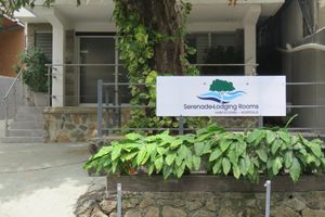 Alojamiento - Serenade Lodging Rooms