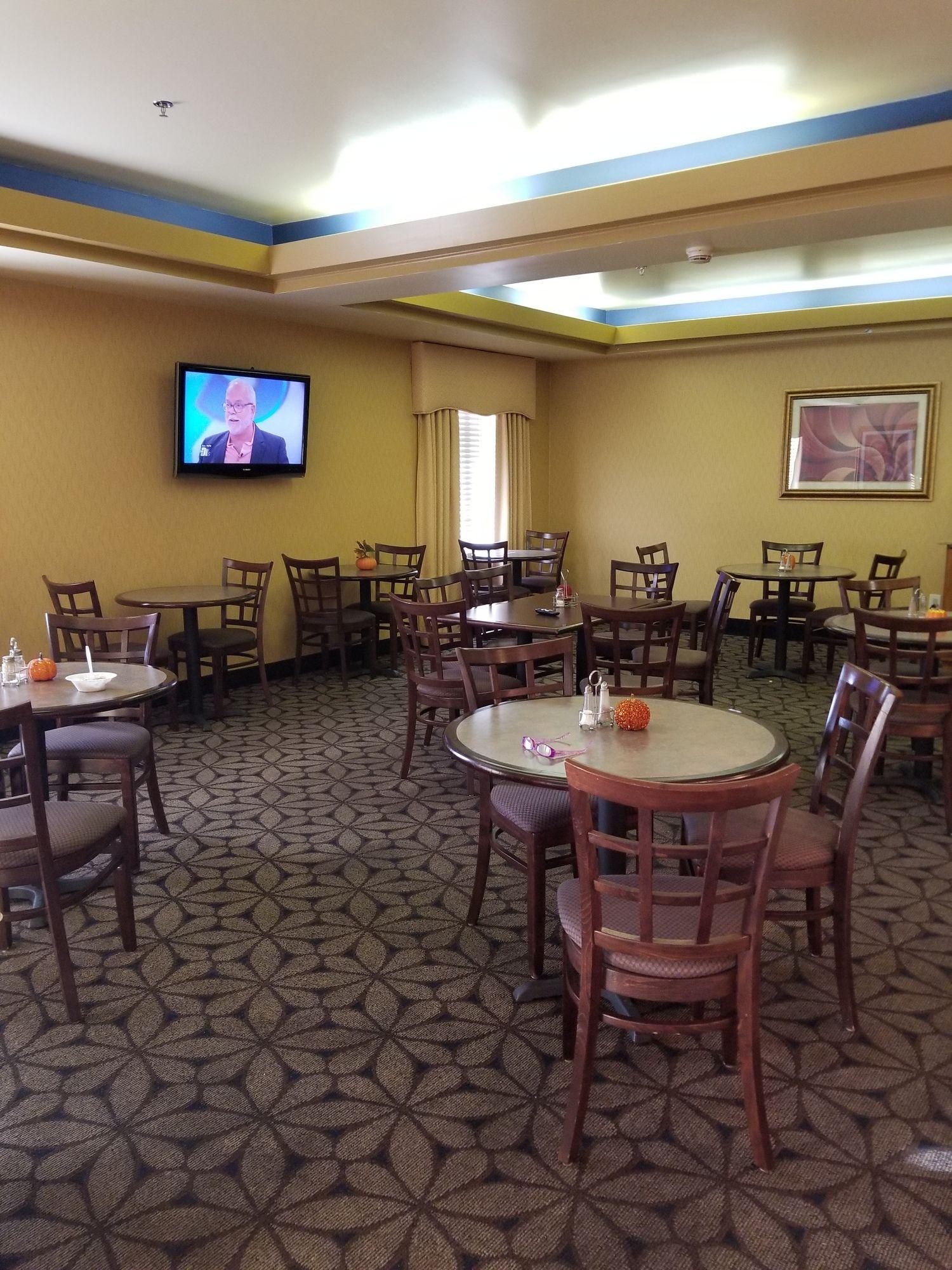 Restaurant Days Inn by Wyndham Tulsa Central