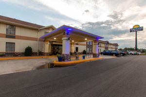 Alojamiento - Days Inn & Suites by Wyndham Commerce